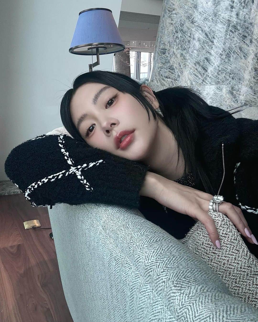 クララのインスタグラム：「☕️ #relax」