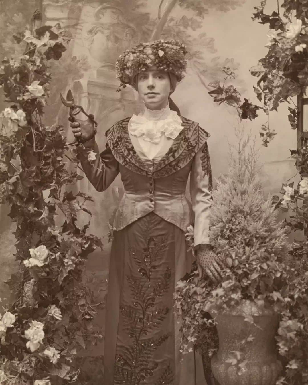 テート・ギャラリーのインスタグラム：「Struggling for that perfect party outfit? Let us introduce you to The Ladies' Field Club of York. 💡 💫 📷  The Ladies' Field Club of York is an imaginary group of amateur natural scientists from the 19th century who, in pursuit of their studies, made field trips in a specially designated railway carriage. Part installation, part photographic fiction, the series was created by the artists Mark Dion and J. Morgan, with photography by Claire Sancroft.   The eight portraits (made up of seven members of the field club and their trusted porter) have been made using the exact styling conventions and techniques of late Victorian studio portraiture, with the models being contemporary art curators currently working in Britain.  💐 Miss Amelia West, Botany, 1999 🦋 Mrs. E. N. Todter, Lepidoptery, 1998 💀 Mrs. Herbert Fowler, Anthropology, 1999 🏖️ Arabella Bell, Conchology, 1999 ⛰️ Edith Huntington, Geology, 1999 🐚 Miss Mary Buckmore, Paleontology, 1999 🌳 Henrietta Swanson, Ornithology, 1998 📦 Mr. R. Cornelius Boggit, Porter, 1998」