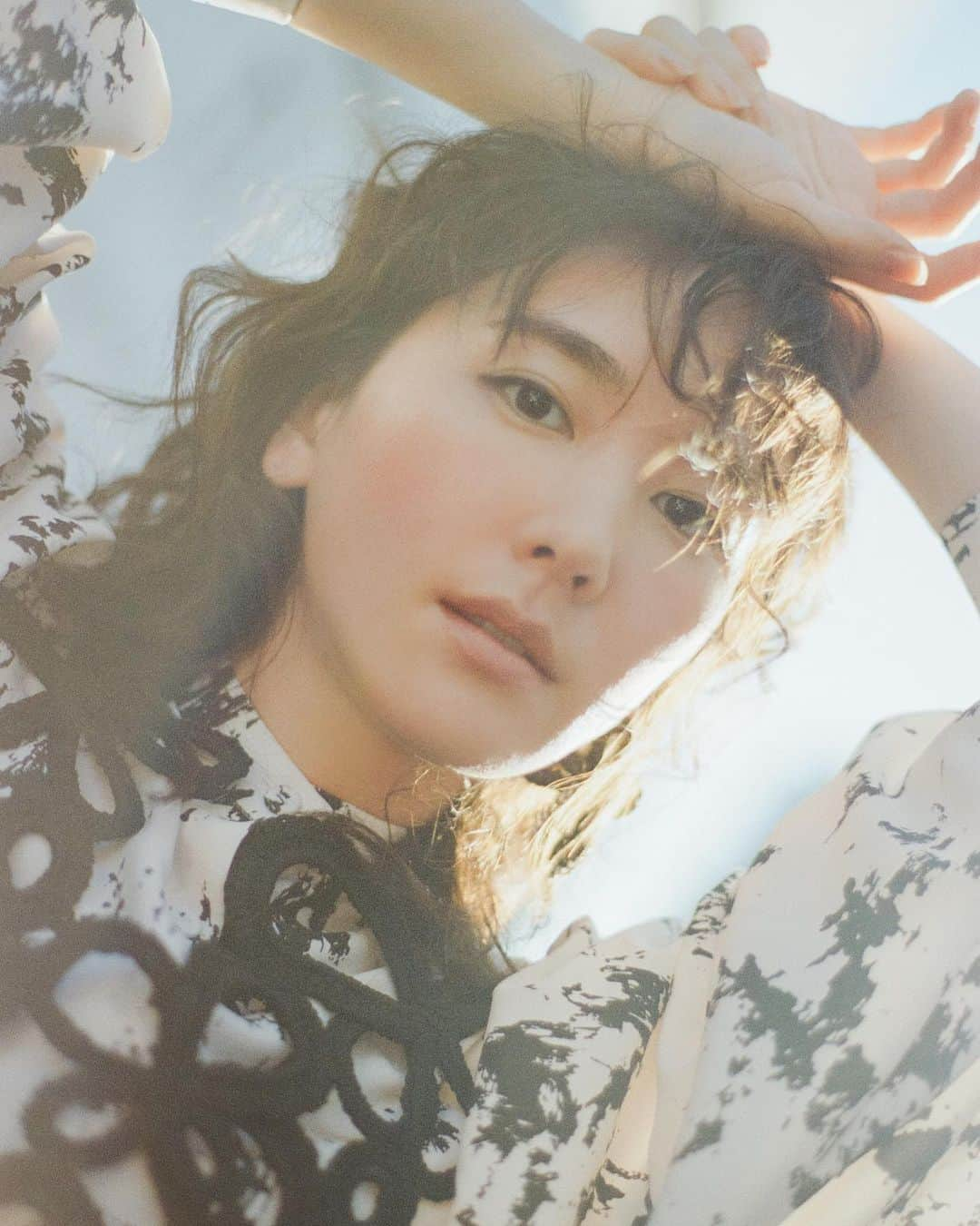 Rumchéさんのインスタグラム写真 - (RumchéInstagram)「#YuiAragaki in flower bond yarn harness & abstract paint dress  DEW Magazine #48 Joy Issue Fall 2023  Photography @kisshomaru  Styling @kaori_912  Hair @miho_emo_  Make-up @annamisawa  Casting director @kayaxxi   🔗dewmagazine.com @dewmagazine   #dewmagazine #RUMCHE #新垣結衣」12月12日 21時49分 - rumche_official