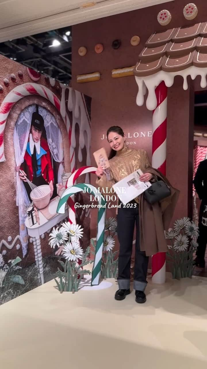 chinatsu614のインスタグラム：「''Gingerbread Land'' @jomalonelondon  ・ ・ ・  クリスマスまでの期間限定 ジョーマローン ロンドンのPOPUPイベントへ☺︎  ジンジャーブレッドハウスになった会場は 入り口から可愛くってワクワクウキウキ。  まるでお菓子の国に迷い込んだようで ずーーーーっと、''かわいい''しか言ってなかった笑  ジンジャーブレッドのフレグランスペーパーに 自分の好きな香りを乗せたり  クリスマスリースのワークショップに参加したり  とっても楽しかった︎❤︎   限定ギフトのコレクションなども購入できるみたいだよ︎❤︎   ・ @kumiko_takenaga  誘ってくれてありがとう︎❤︎  ・ ・ ・ 𓊯	𓊰	𓊱	𓊲 ジョーマローンロンドン “Gingerbread Land”ポップアップイベント 2023年12月14日（木）～12月25日（月） 時間：11:00 - 21:00（最終日25日のみ20:00まで） ※最終入場は30分前まで  会場：表参道ヒルズ B3F スペースオー（東京都渋谷区神宮前4-12-10） 入場：無料／予約制 ・ ・ ・ #jomalone  #jomalonelondon  #ジョーマローン #ジョーマローンロンドン」