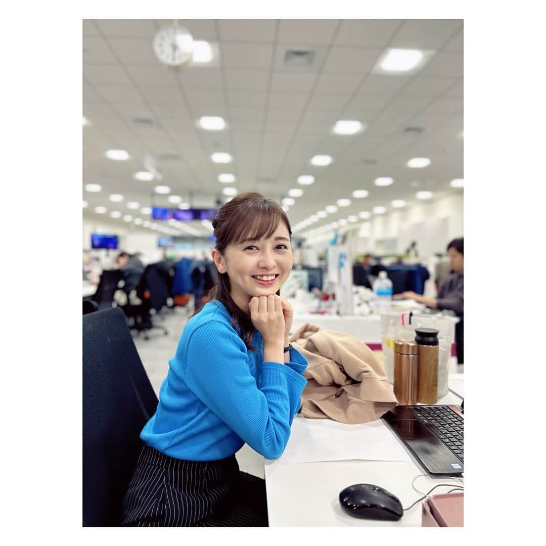 中谷しのぶさんのインスタグラム写真 - (中谷しのぶInstagram)「🩵🩵🩵  今日は珍しい色だね🩵と いろんな人に声をかけられました！  足立アナから記念に ポージングのアドバイスをもらうも コツが掴めずノックアウト…  一連で載せれば👍と 最後はオッケーもらえました笑」12月12日 21時58分 - shinobunakatani.ytv