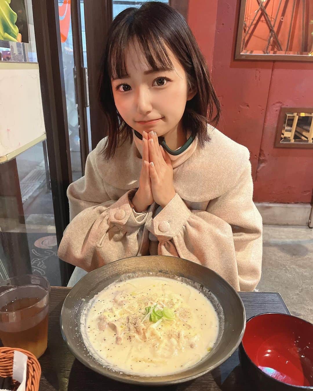 音井結衣さんのインスタグラム写真 - (音井結衣Instagram)「マネージャーさんオススメのうどん屋さんに行ったのだ!美味しかった〜♪やっぱりうどんが大好きです!! ♡o｡+..:*♡o｡+..:*♡o｡+..:*♡o｡+..:*♡o｡+..:* #asobisystem #うどん #うどん屋 #原宿 #グルメ #アイドル  #idol  #アイドル前髪 #うどん伊呂波 #原宿グルメ #ボブ #japanesegirl  #instagood  #likestagram  #uwu  #量産型ヲタク  #ヲタク  #アイドルヲタク #kawaiigirl  #kawaiifashion  #随手拍 #instadaily  #ootd #tiktok #每日穿搭 #tiktokers #tiktokjapan  #jk  #自撮り  #selfie」12月12日 21時59分 - otoi_yui_19