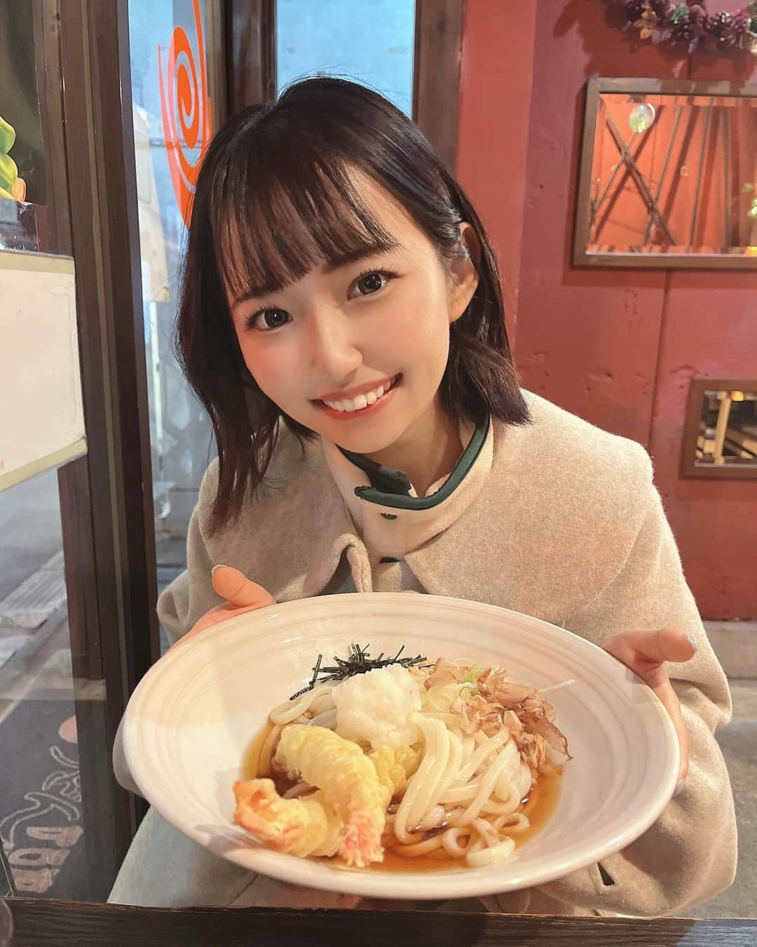 音井結衣さんのインスタグラム写真 - (音井結衣Instagram)「マネージャーさんオススメのうどん屋さんに行ったのだ!美味しかった〜♪やっぱりうどんが大好きです!! ♡o｡+..:*♡o｡+..:*♡o｡+..:*♡o｡+..:*♡o｡+..:* #asobisystem #うどん #うどん屋 #原宿 #グルメ #アイドル  #idol  #アイドル前髪 #うどん伊呂波 #原宿グルメ #ボブ #japanesegirl  #instagood  #likestagram  #uwu  #量産型ヲタク  #ヲタク  #アイドルヲタク #kawaiigirl  #kawaiifashion  #随手拍 #instadaily  #ootd #tiktok #每日穿搭 #tiktokers #tiktokjapan  #jk  #自撮り  #selfie」12月12日 21時59分 - otoi_yui_19