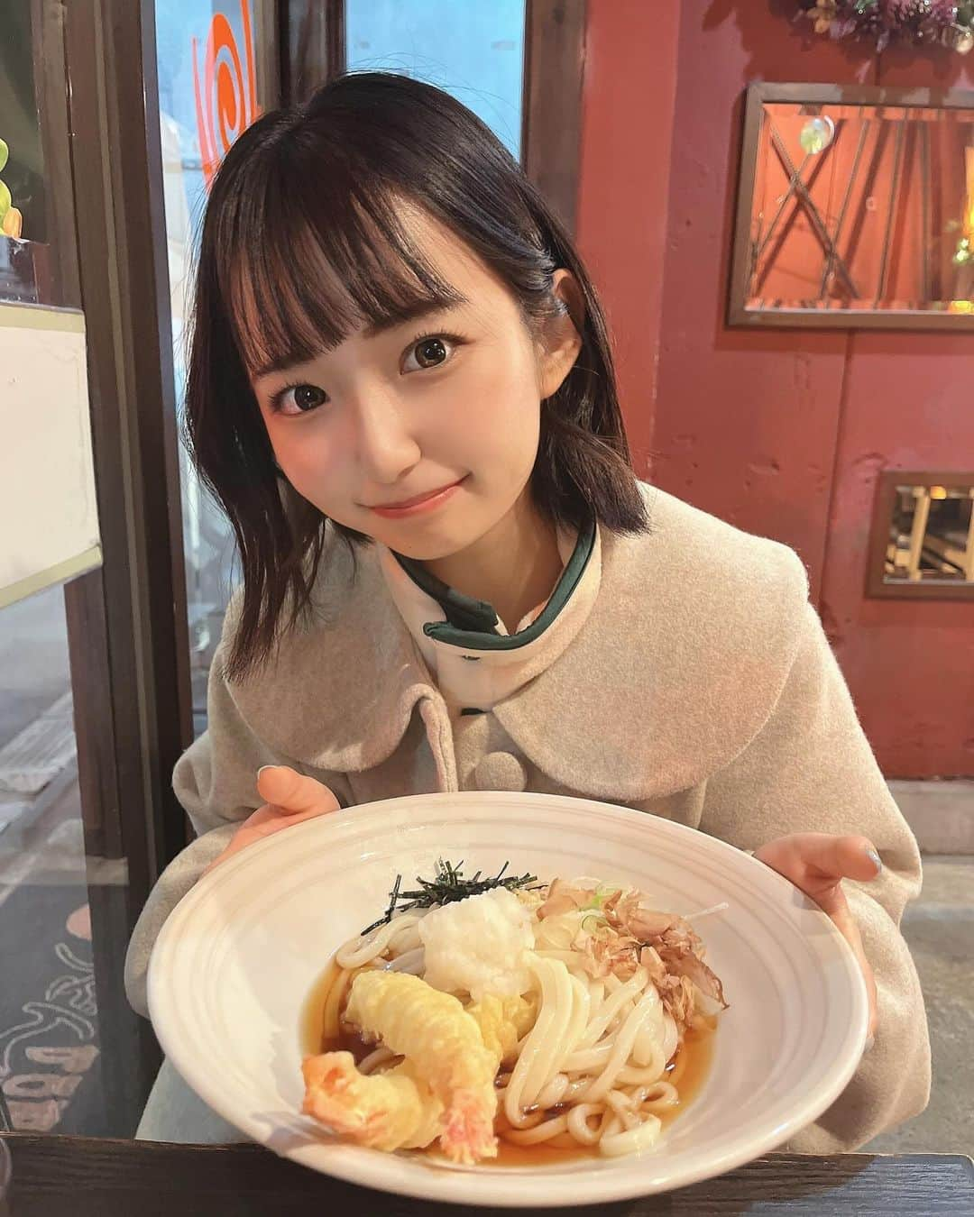 音井結衣のインスタグラム：「マネージャーさんオススメのうどん屋さんに行ったのだ!美味しかった〜♪やっぱりうどんが大好きです!! ♡o｡+..:*♡o｡+..:*♡o｡+..:*♡o｡+..:*♡o｡+..:* #asobisystem #うどん #うどん屋 #原宿 #グルメ #アイドル  #idol  #アイドル前髪 #うどん伊呂波 #原宿グルメ #ボブ #japanesegirl  #instagood  #likestagram  #uwu  #量産型ヲタク  #ヲタク  #アイドルヲタク #kawaiigirl  #kawaiifashion  #随手拍 #instadaily  #ootd #tiktok #每日穿搭 #tiktokers #tiktokjapan  #jk  #自撮り  #selfie」