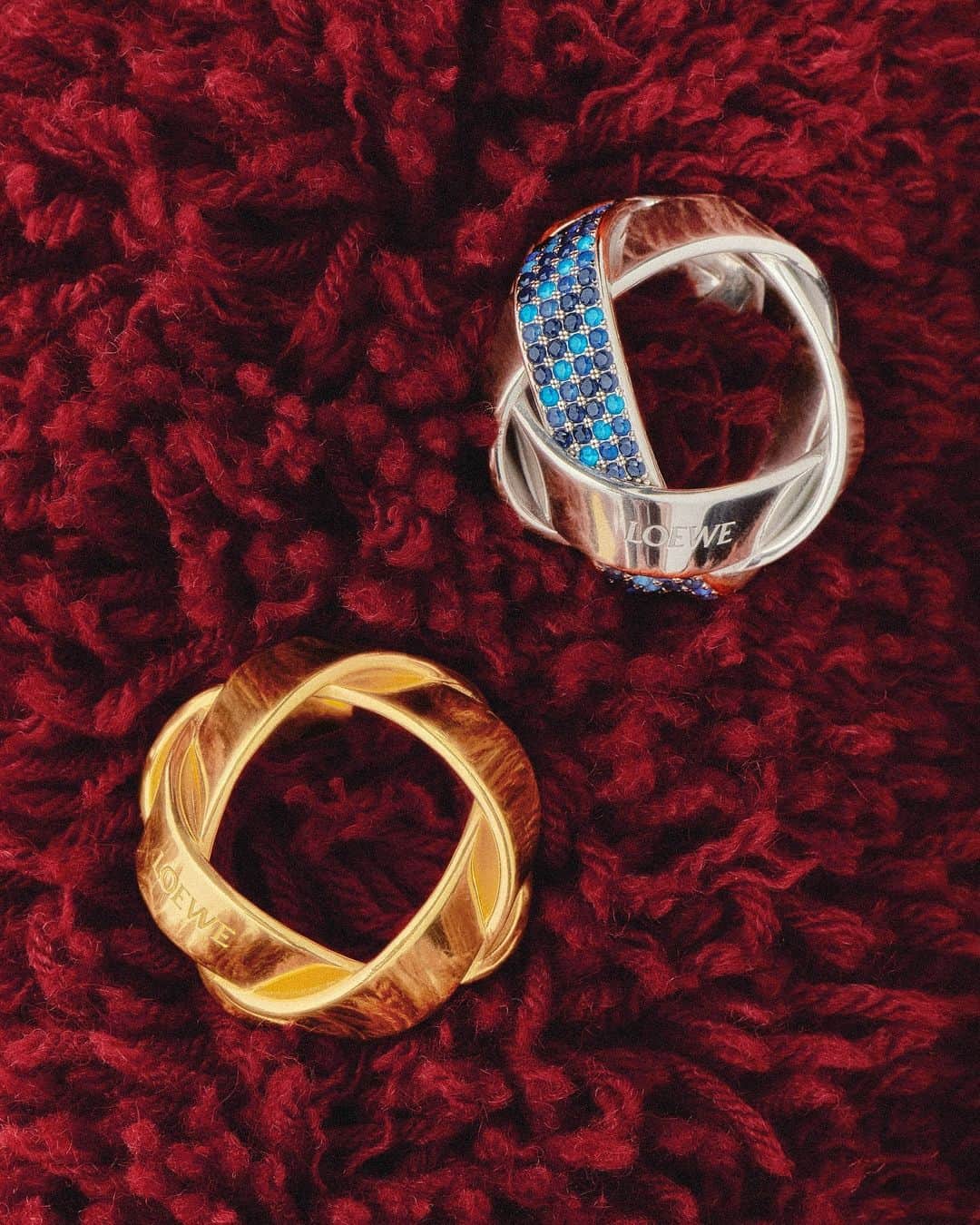 Loeweさんのインスタグラム写真 - (LoeweInstagram)「Nest chunky ring in sterling silver and pavé crystals.  See our gifting edit on loewe.com   #LOEWE #LOEWEgifts」12月12日 22時01分 - loewe