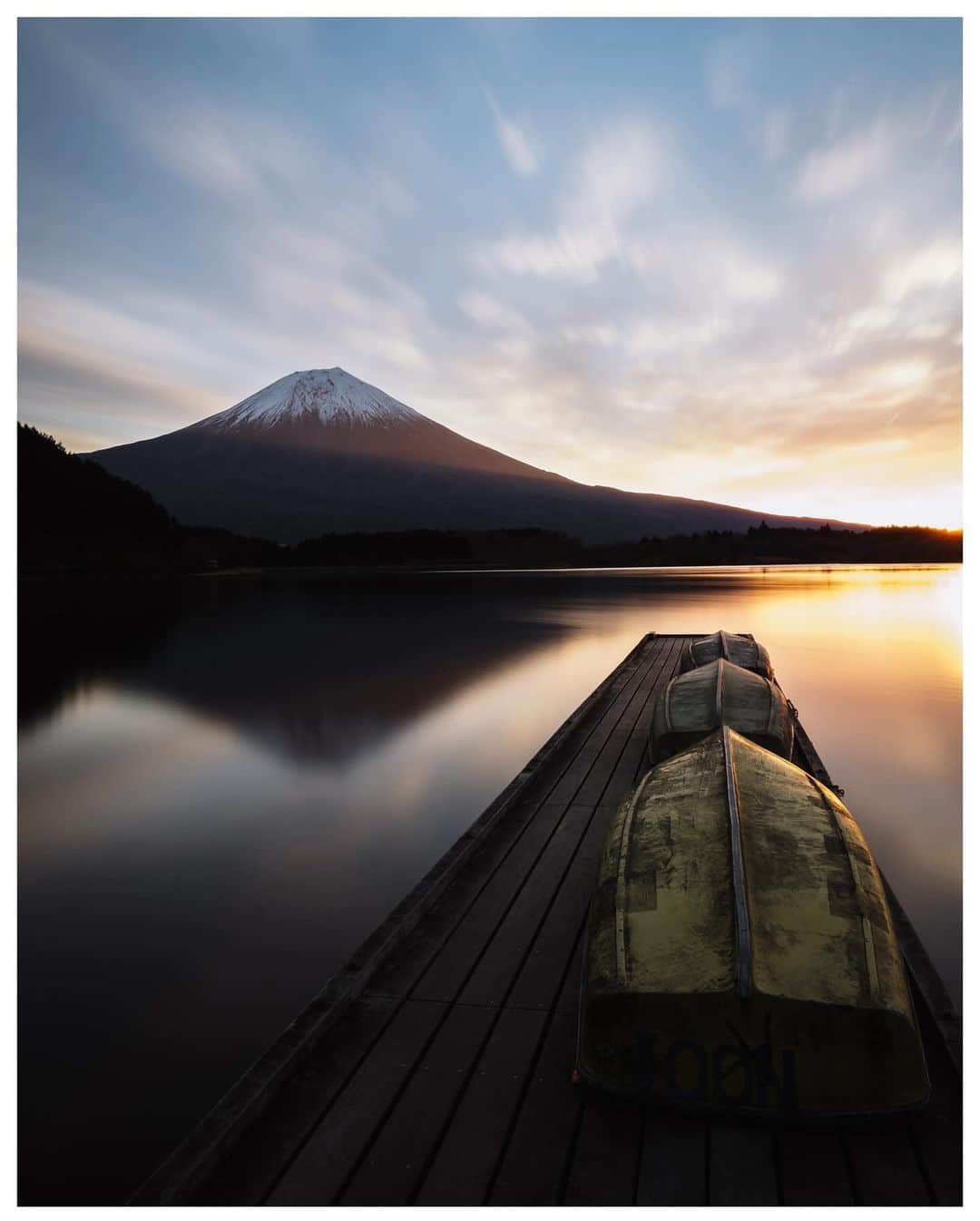 Takashi Yasuiさんのインスタグラム写真 - (Takashi YasuiInstagram)「Mt Fuji 🗻 January 2017  📕My photo book - worldwide shipping daily - 🖥 Lightroom presets ▶▶Link in bio  #田貫湖 #USETSU #USETSUpresets #unknownjapan #explorejapan #hellofrom #widenyourworld  #createexploretakeover #passionpassport  #MadeWithLightroom #vscofilm #huntgram #hbouthere #hbweekends #photocinematica #SPiCollective #ASPfeatures #reco_ig #TakashiYasui」12月12日 22時06分 - _tuck4