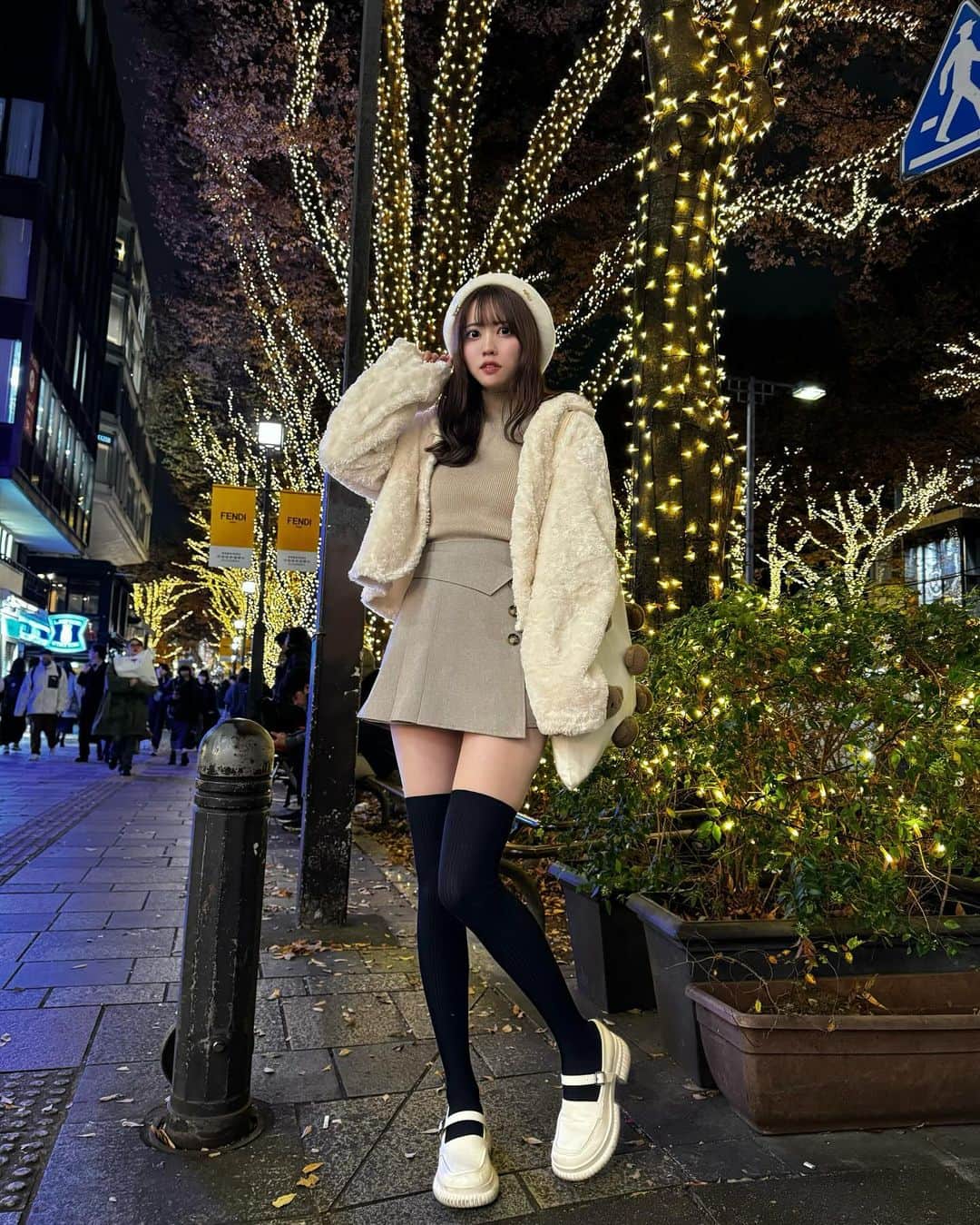 夏目一花さんのインスタグラム写真 - (夏目一花Instagram)「白のもこもこ大好きだから冬にたくさん着れるの嬉しい〜💭✨  #epine #エピヌ #grl購入品 #grl #フレンチガーリー #フレンチガーリーコーデ #ベレー帽 #ファッション #ガーリーコーデ #ニーソ」12月12日 22時10分 - natsume_me__