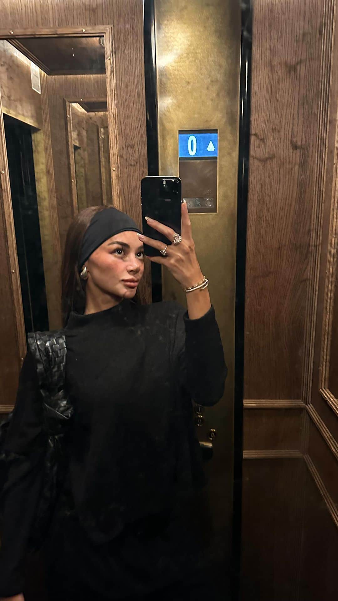 カイリー・バーゾサのインスタグラム：「Loved my stay in @hotelsanders was such a dreamy and cozy stay. Felt right at home in it’s charming luxury, new core memories unlocked 🔓🤍  #hotelsanders」