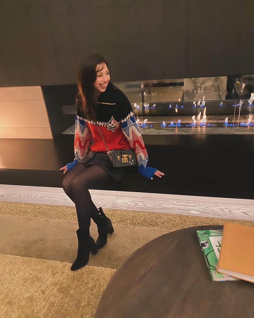 中条あやみさんのインスタグラム写真 - (中条あやみInstagram)「Thank you for inviting @louisvuitton   LVマークのヨルテやゴンドラが雪景色の中に現れて幻想的で特別感がありました❄️ Skiコレクションも普段から使えそうなダウンやニット帽が可愛かった⛄️ #louisvuitton  #LVSKI」12月12日 22時23分 - nakajo_ayami