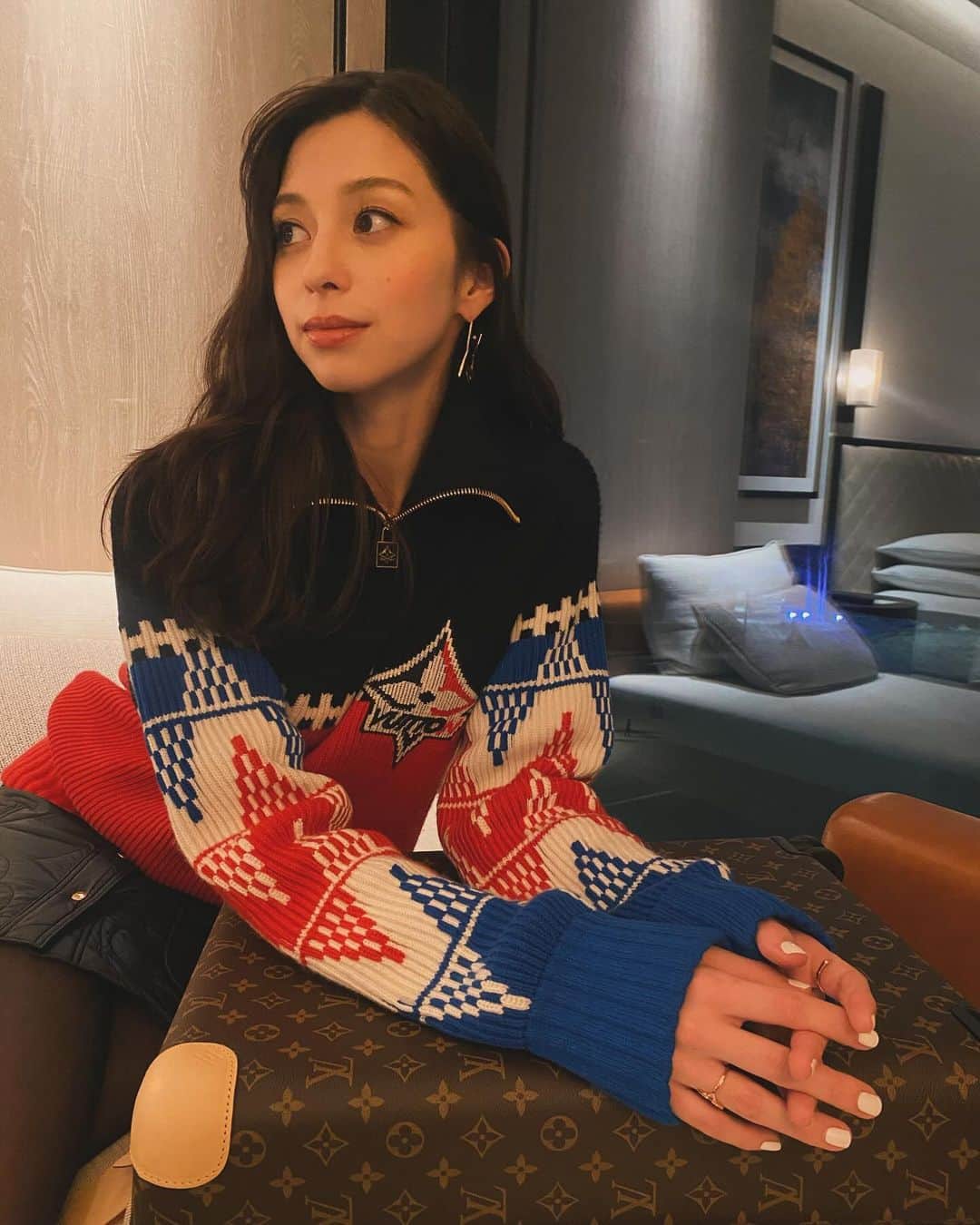 中条あやみさんのインスタグラム写真 - (中条あやみInstagram)「Thank you for inviting @louisvuitton   LVマークのヨルテやゴンドラが雪景色の中に現れて幻想的で特別感がありました❄️ Skiコレクションも普段から使えそうなダウンやニット帽が可愛かった⛄️ #louisvuitton  #LVSKI」12月12日 22時23分 - nakajo_ayami