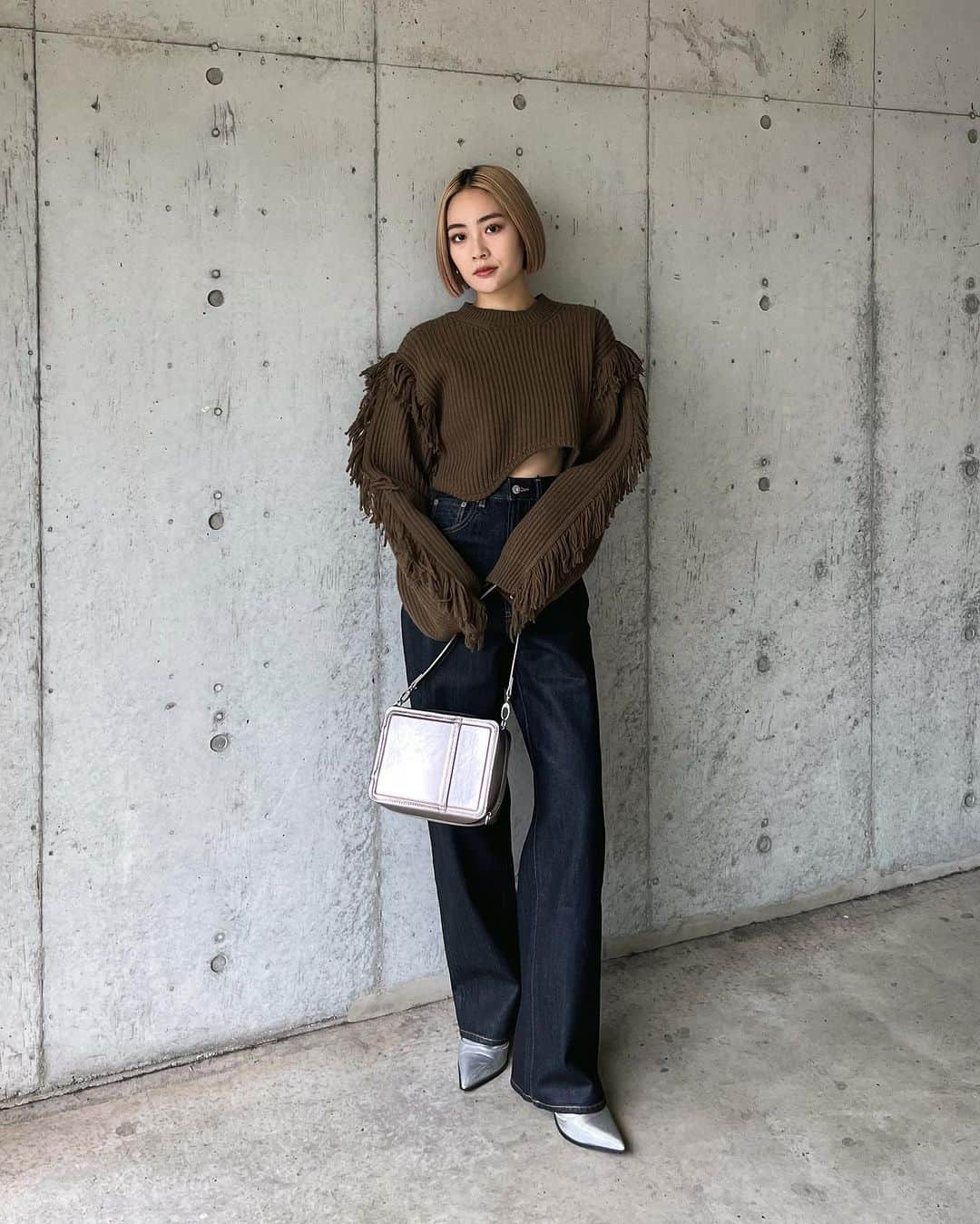 MOUSSY SNAPのインスタグラム：「#MOUSSYSNAP @reina___4 158cm LAZONA KAWASAKI STAFF / ラゾーナ川崎店スタッフ  ・IRREGULAR HEM CROPPED KNIT(010GA670-6430) ・HIGH WAIST COATED LOOSE STRAIGHT(010GA611-5400) ・MULTI SQUARE BAG(010GA251-6900) ・POINTED SHORT BOOTS(010GA652-5750) 全国のMOUSSY店舗／SHEL'TTER WEBSTORE／ZOZOTOWNにて発売中。  #MOUSSY #MOUSSYJEANS」