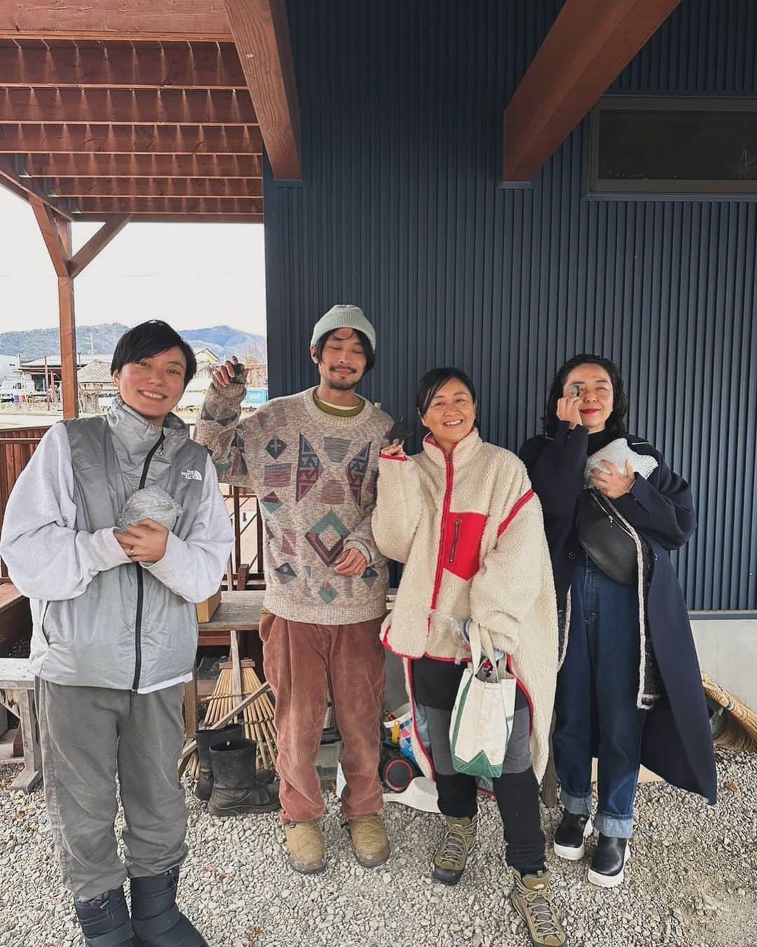 鈴木杏のインスタグラム：「ともだち。しんじくんはあたらしいともだち。おないどし。うれしい。  今日はみんなでしんじくんの、つちのこ、をおそろいにした🫶🏻」