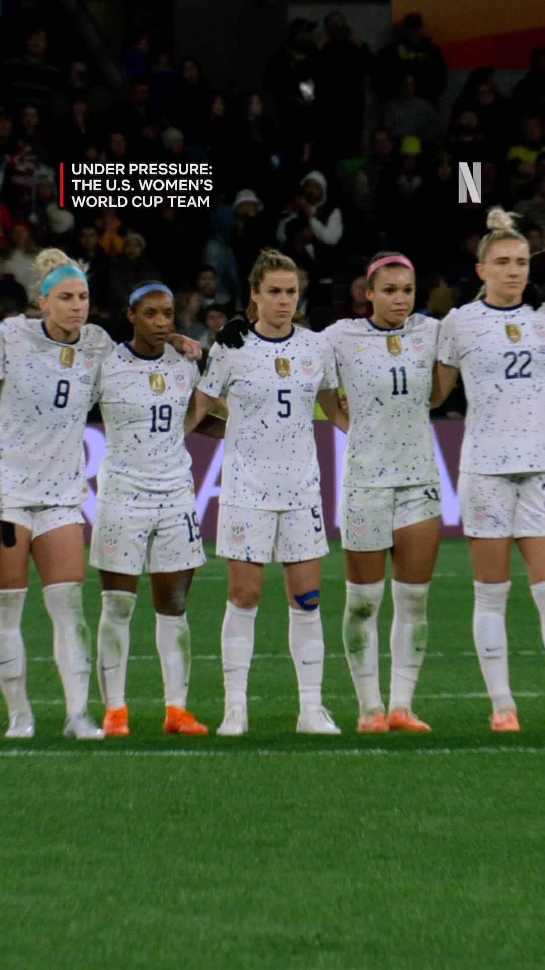 TIME Magazineのインスタグラム：「Go behind the scenes with the U.S. Women’s World Cup team.  “Under Pressure: The U.S. Women’s World Cup Team,” directed and co-produced by @timestudios, is an all-access documentary series following the most decorated team in international soccer history – as they prepare and compete in the 2023 FIFA Women’s World Cup.  Now streaming on @netflix」