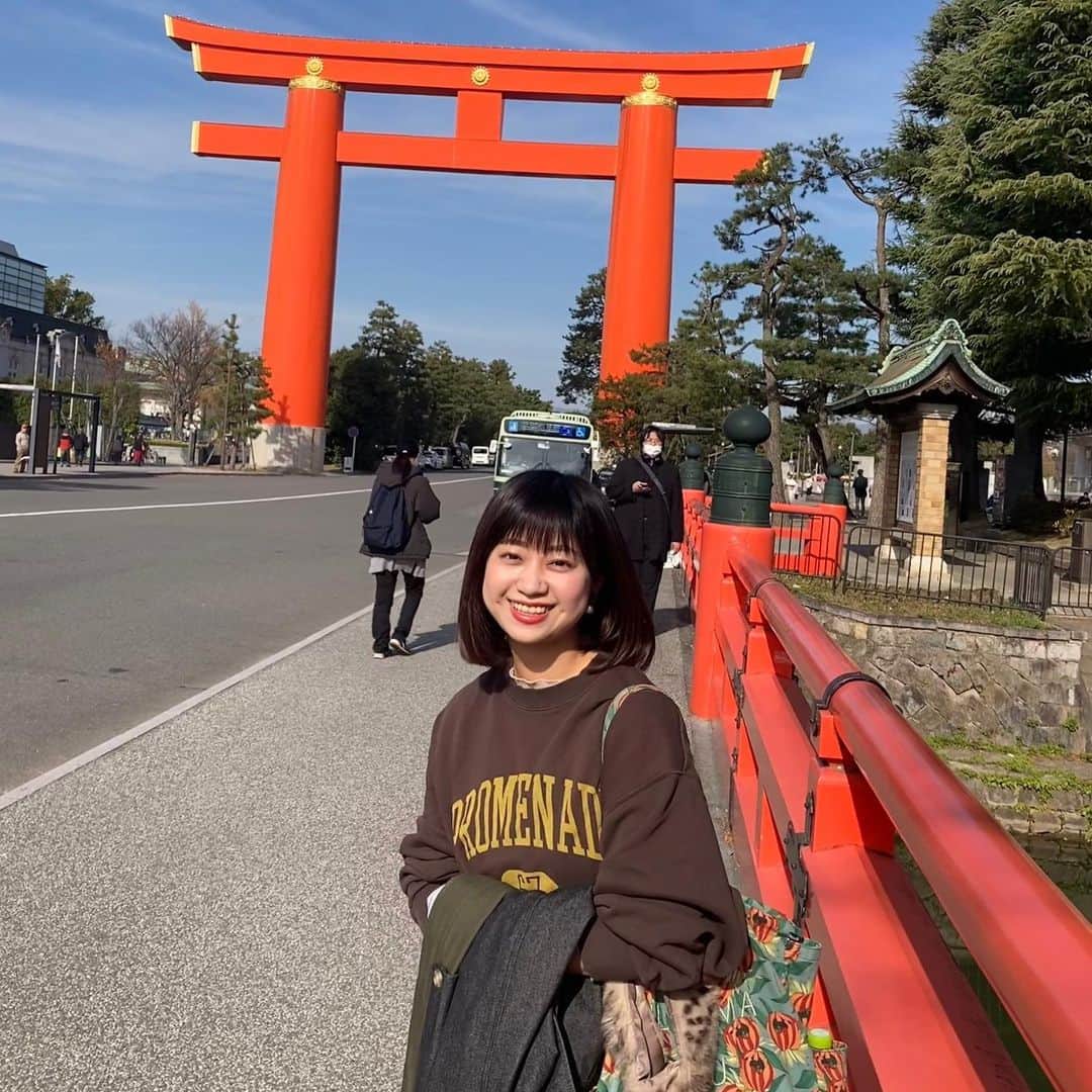 渡辺梨夏子さんのインスタグラム写真 - (渡辺梨夏子Instagram)「毎年恒例になりつつあるイベントツアー⛩ 母のクラフトイベントのお手伝いで京都にふらり。12月半ばとは思えない暖かさで、行ってみたかったルーフトップバーで絶景アペロタイムを過ごしたり🍸✨最後には家族大集合していて、あれもう年末？という気分になりかけたけど、今年もあと少し頑張るぞ〜👩‍🍳👩‍🍳👩‍🍳  #週末記録#めも#たびめも #京都#京都さんぽ#京都グルメ」12月12日 23時21分 - riiiico462