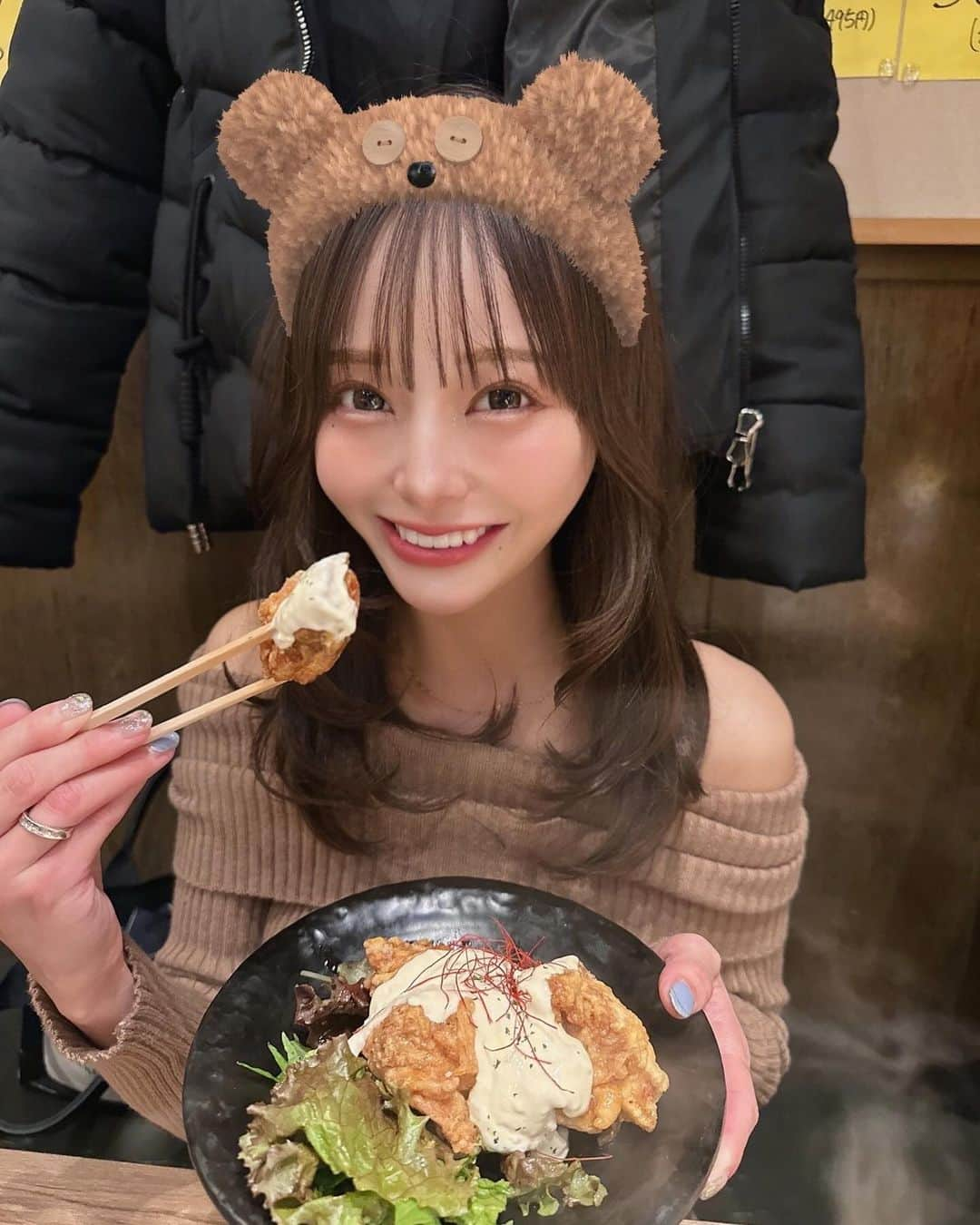 ななまるさんのインスタグラム写真 - (ななまるInstagram)「新宿で飲むの大学生ぶり（?）だった~！ 【もつなべきむら屋/新宿】 @motukimusinjuku   飲み放題980円〜で安すぎてびっくりΣ(Ꙭ )! ボリュームたっぷりのコース料理は、 市場直送のお刺身や鮮度抜群の国産牛小腸のみを使った 博多もつ鍋とかが出てきてお腹いっぱいになったよ😮‍💨  #PR #もつきむ新宿南口」12月12日 23時21分 - beer___624