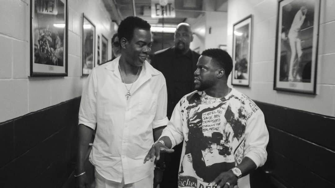 ケビン・ハートさんのインスタグラム写真 - (ケビン・ハートInstagram)「Kevin Hart & Chris Rock: Headliners Only, a Netflix documentary, streaming NOW only on Netflix」12月13日 5時00分 - kevinhart4real