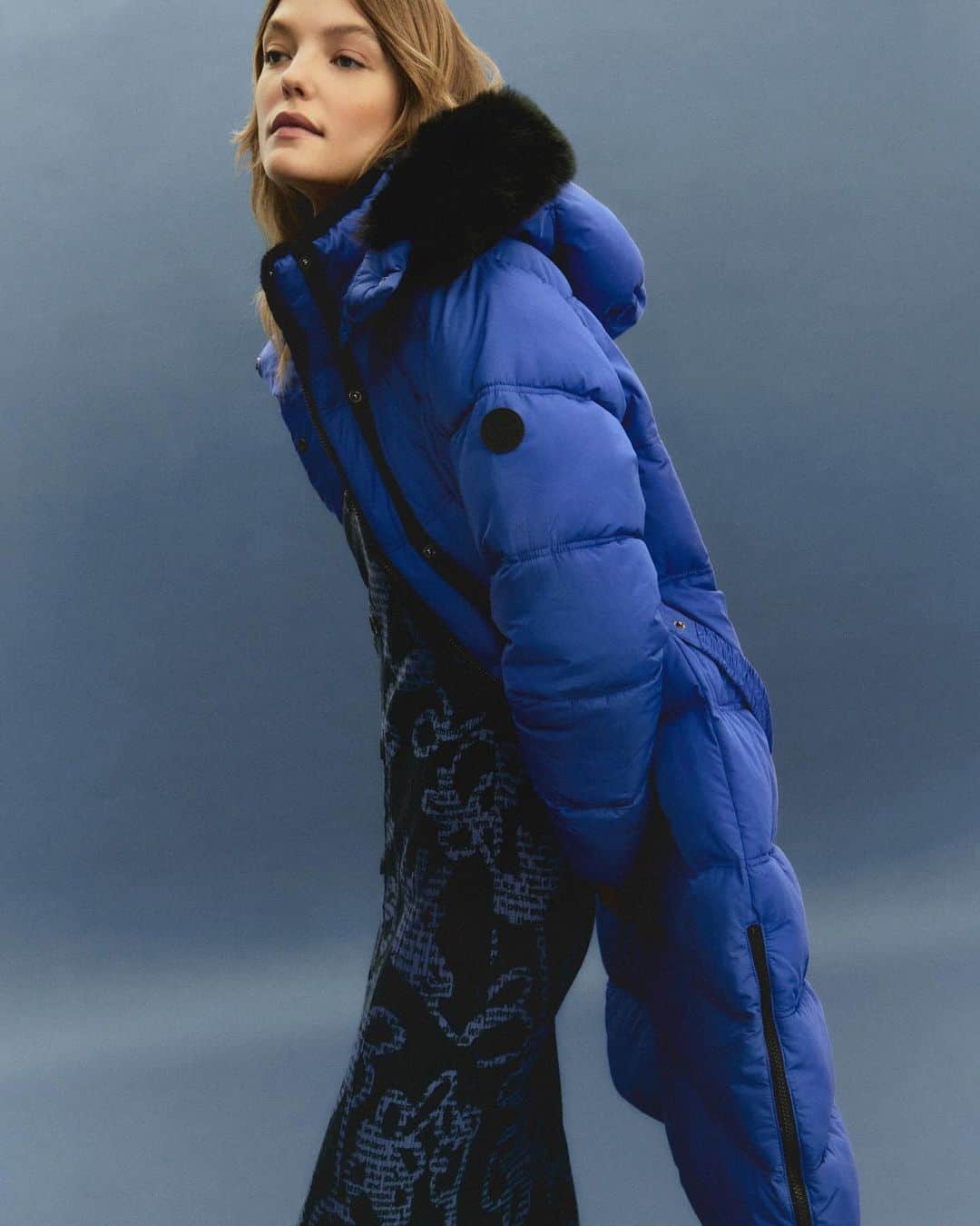 デシグアルのインスタグラム：「Winter dressed in blue. Discover the new designs for the warmest winter ever on desigual.com. ​  #NewDesigual」