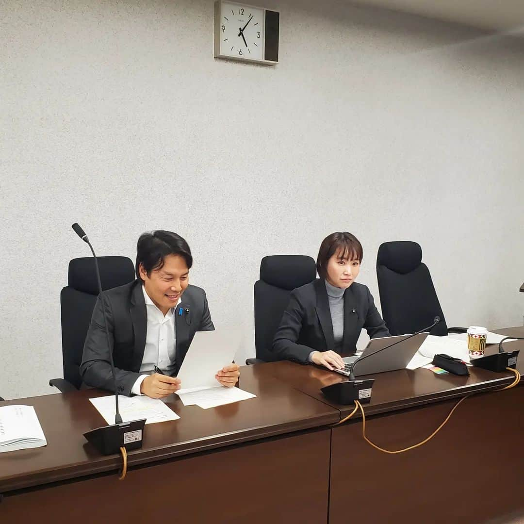 水野友貴さんのインスタグラム写真 - (水野友貴Instagram)「石川りょう議員(船橋市選出)と今定例会で提出されている多様性条例案について執行部と協議。本日の勉強会を踏まえて、常任委員会の質疑に臨みます。  #千葉県議会 #千葉県議会議員 #水野ゆうき #石川りょう 議員 #多様性」12月12日 23時43分 - mizunoyuuki