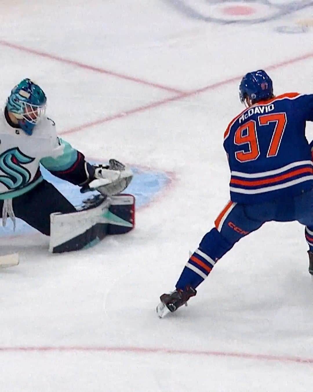 NHLのインスタグラム：「Oh, we've been waiting for this one. 😮‍💨  📺: Connor Bedard and the @nhlblackhawks vs. Connor McDavid and the @edmontonoilers at 10p ET on @espn and @tvasports」