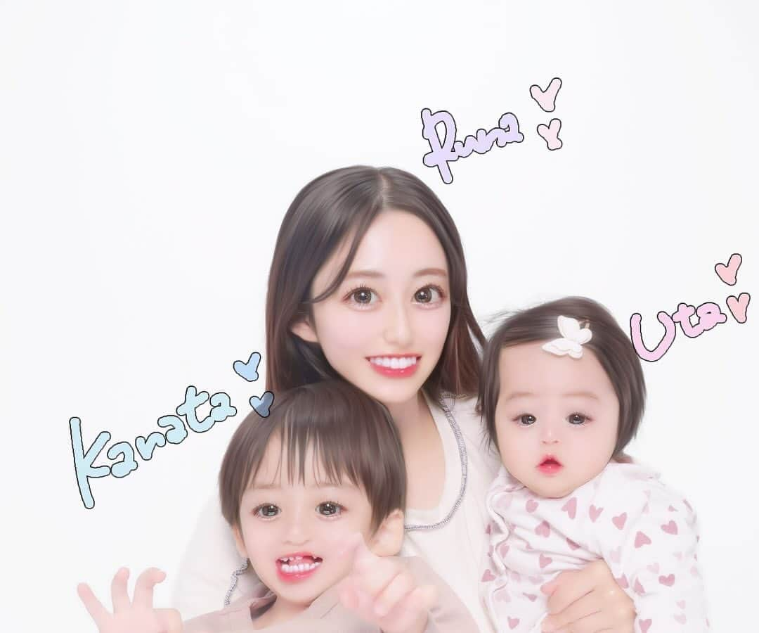 小泉留菜のインスタグラム：「💗👩🏻👦🏻👶🏻🎀 . . せっかくの代休なのにワンオペだし ごめんねの気持ちでイオンへ☺️🌈 →イオン行く前に耳鼻科行って頑張ったから ご褒美にピカチュウやろう！で無事釣りに成功🎣✨ . . 念願のプリ撮れて大満足な母🙋🏻‍♀️💗 →まっっっじでだれwwってなったけども🤧笑 いろいろやり方分からなさすぎてBBA感じました、、👵🏻 時間が早すぎて遥大一枚目映れなかったし笑 →プリに対してちょっと待ってよ！とか言うタイプ🙋🏻‍♀️ プリ選べなかったし😂 なによりダブル抱っこしんどすぎて 遥大どんどん落ちてるしさ〜🤧 . . これも思い出だっ🙋🏻‍♀️🙋🏻‍♀️ . . #プリ #プリント倶楽部 #プリクラ  #3歳 #3歳男の子 #3歳児 #ママ #男の子ママ #ママスタグラム #25歳ママ #口唇口蓋裂 #関東ママ #埼玉ママ #第二子 #赤ちゃん #ベビー #baby #女の子ママ #2児ママ #0歳 #0歳児 #0歳児ママ #兄妹  #生後6ヶ月 #6ヶ月ベビー #6ヶ月」