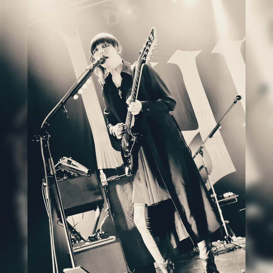 悠介 のインスタグラム：「2023.12.12⁡ ⁡ ⁡ ツアー12公演目、東京公演。⁡ ⁡ 皆さんの事が⁡ ⁡ ただただ愛おしく感じる⁡ ⁡ そんな素敵な一夜でした🥹⁡ ⁡ ほんとありがとう！⁡ ⁡ 楽しい時間を一緒に過ごせる幸せ…⁡ ⁡ たまらないです。⁡ ⁡ lynch.のこと⁡ ⁡ これからもよろしくね!!⁡」