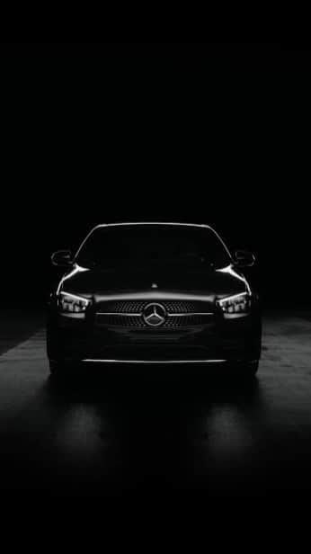 メルセデス・ベンツのインスタグラム：「Embrace more than just the holiday spirit.  #MercedesBenz #HappyHolidays」