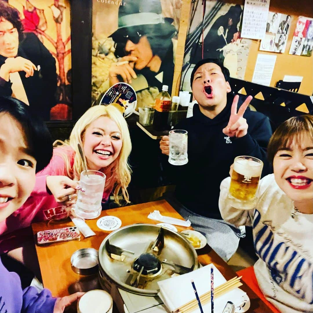 竹内知咲さんのインスタグラム写真 - (竹内知咲Instagram)「インディアンス田渕さんと ギャルと一緒に飲ませてもらいました😳 タコのしゃぶしゃぶ初めて食べた🐙 はっきり言うて最高の時間と言わせて💝  #インディアンス田渕さん #エルフ荒川 #天才ピアニストますみ  #天才ピアニスト竹内」12月13日 0時05分 - tensai_pianist.takeuchi