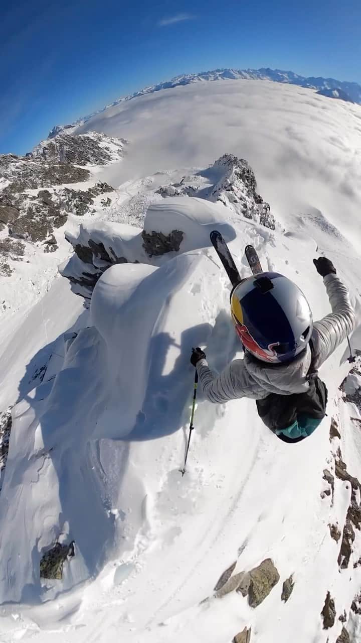 レッドブルのインスタグラム：「dropping in on @jeremieheitz’s ski season ⛷️  #redbull #givesyouwiiings #freeskiing #ski #snowsports」