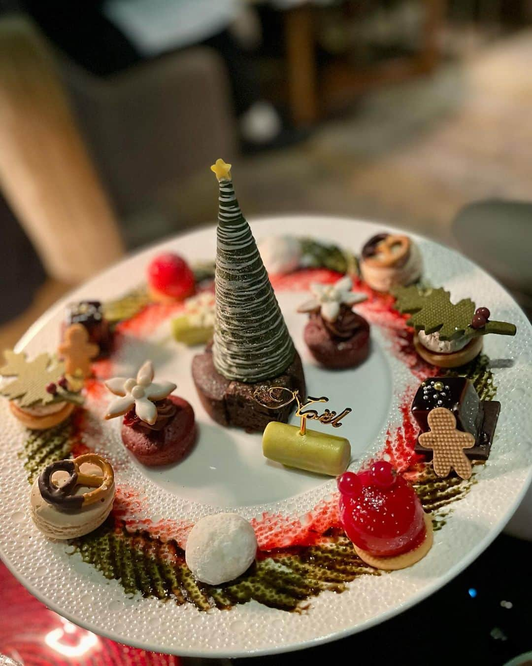 大庭絃子さんのインスタグラム写真 - (大庭絃子Instagram)「📍 The Prince Gallery Tokyo Kioicho Cozy Christmas Afternoon Tea 〜with Steiff (Sky Gallery Lounge Levita)  まるでミニチュアの世界のような・・ 素晴らしい細工に胸がときめきます❄️ そしてどれも美味しい🤍  ディナー時間帯にゆっくりアフタヌーンティーが楽しめるのは良いですね！  #アフタヌーンティー#Steiff #プリンスギャラリー#ザプリンスギャラリー東京紀尾井町 #アフヌン#afternoonteatime」12月13日 0時46分 - itokooba