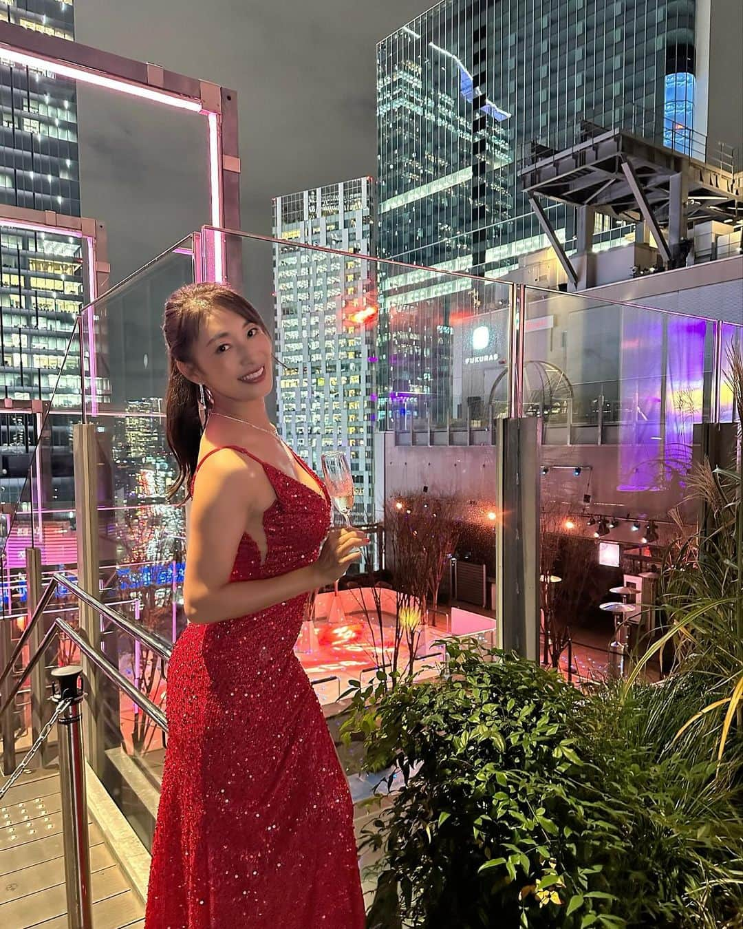 小早川怜子のインスタグラム：「マドンナさんの忘年会に参加させていただきました❤️  ステキな夜景😍  沢山のお世話になっている方にお会いできて幸せなひとときを過ごせました❤️  ありがとうございます😊  #小早川怜子 #reikokobayakawa #カプセルエージェンシー所属  #マドンナ忘年会」