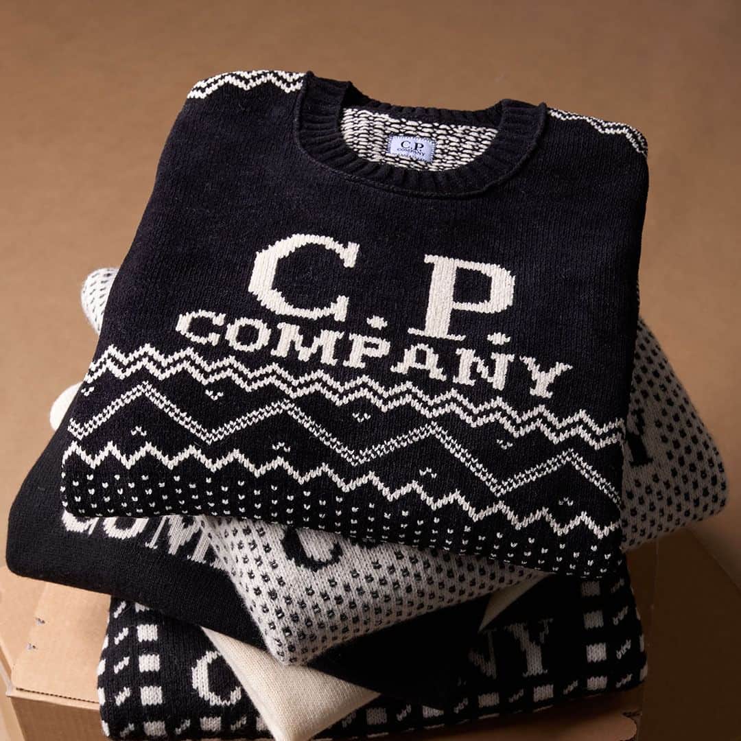 シーピーカンパニーさんのインスタグラム写真 - (シーピーカンパニーInstagram)「To facilitate your gift search, we have selected a range of garments ideal for every day and seasonal needs.   Find out all suggestions at the link in bio.」12月13日 1時00分 - cp_company_official