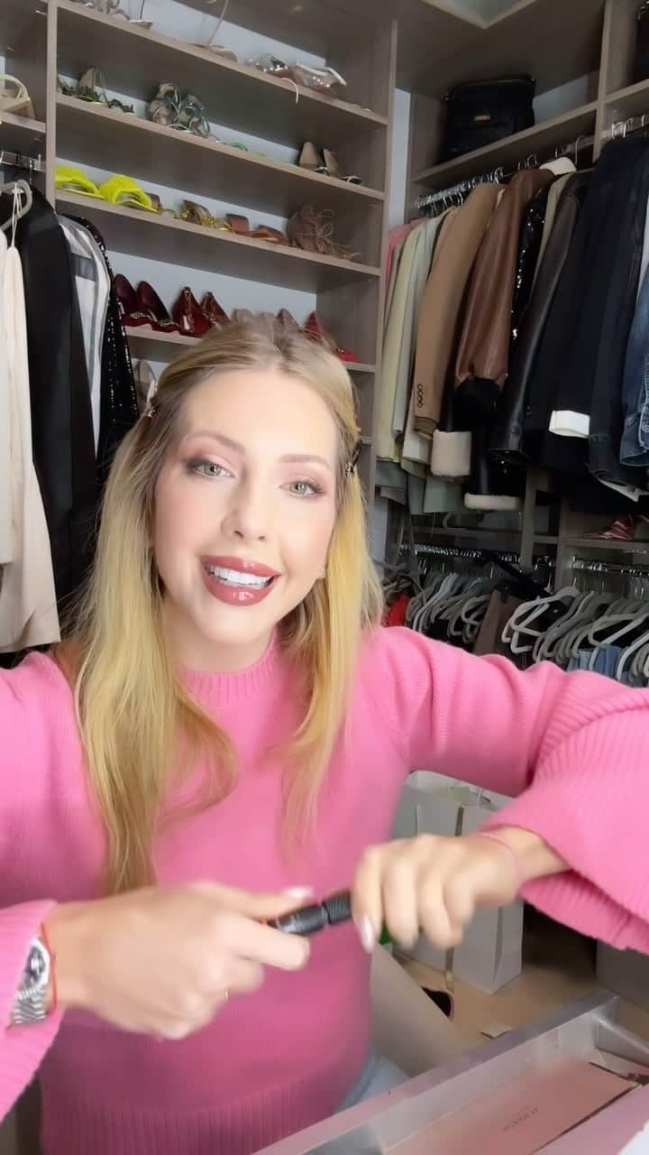 Sascha Barbozaのインスタグラム：「Conversemos un poquito mientras me arreglo para grabar mi Podcast」