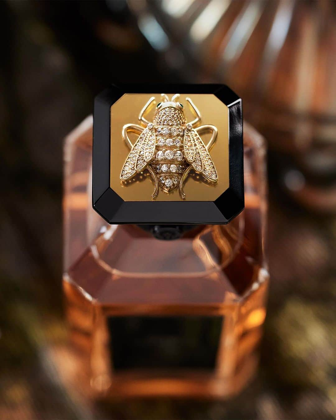 ゲランのインスタグラム：「The Guerlain Bee, symbol of imperial excellence.  The scarab beetle, symbol of royalty.  The tortoise, symbol of longevity.  The frog, symbol of strength. The tiger, symbol of energy.  Discover the exclusive collection of personalisation plates for L’Art & La Matière Collection by Begüm Khan. A limited collector’s series, available at guerlain.com. — #GuerlainXBegümKhan #BeelieveInFantasy #GuerlainGift #HolidayCollection #LArtetLaMatière #SavoirFaire #Fragrance #PerfectGift #Wishlist #GuerlainFragrance」