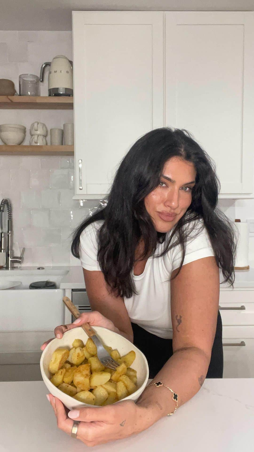 La'Tecia Thomasのインスタグラム：「Gordon Ramsay would’ve been very unimpressed 😭wasn’t going to post this  but I’m trying to work on this thing called not ‘everything needs to be perfect’. With that being said, here’s my not so well cooked potatoes. Stayed posted for hopefully a better shot next time 🤣」