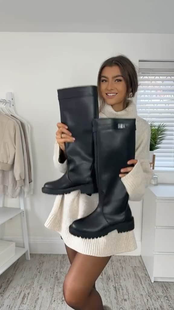 Public Desireのインスタグラム：「Stying winter boots 🖤  📸 @stylebyindiarose  🔎 More Fun £44.99/$59.99」