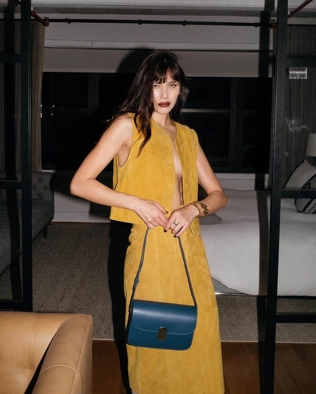 ナタリー・スアレスのインスタグラム：「Holiday suede. @sezane #sezane #ad」