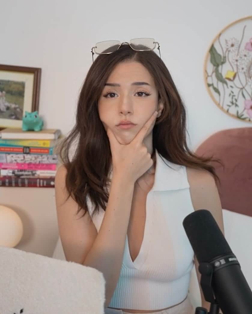 Pokimaneのインスタグラム：「i made a podcast 🥹🎉 let's get into all the stories i've kept secret, topics i've avoided, & episode 1: things i've never admitted online!  beyond nervous & excited for this, diving into a new medium and discussing intimate topics - but there's so much i want to yap about so i hope you guys enjoy listening as much as i enjoyed recording ❤️🗣️  @donttellanyone out now on spotify with video & apple podcasts!! 🎉」
