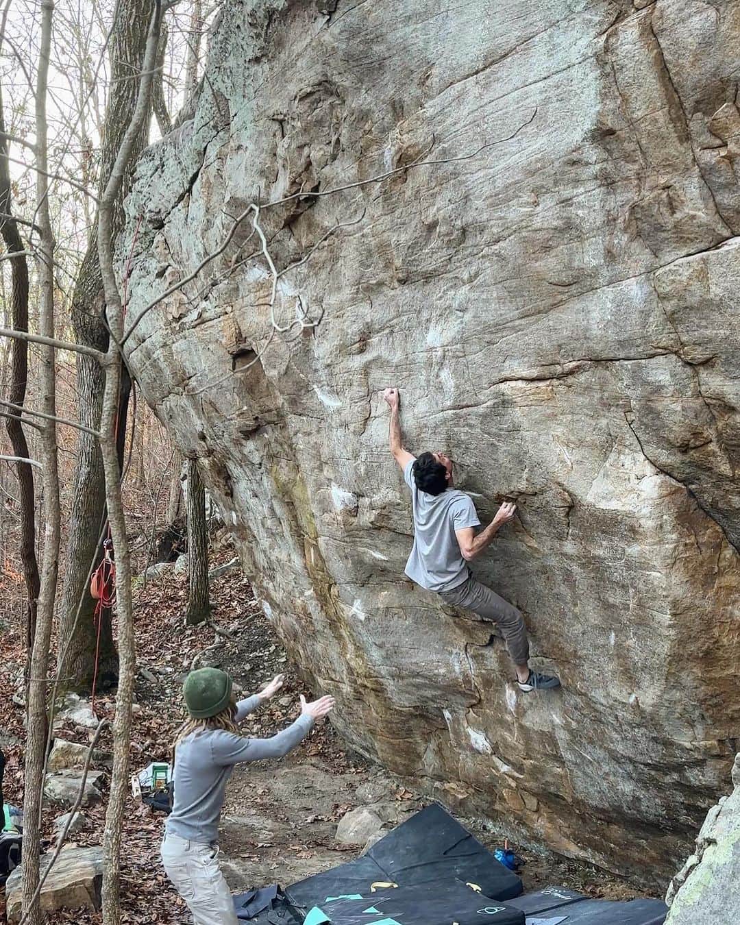 ポール・ロビンソンのインスタグラム：「I came down to Chattanooga back in late March hoping for a few days of good weather before the southern heat really set in. During that short stay, @jgass520 and @wookiepower19 showed me the killing wall which I was completely blown away by. I immediately noticed a line of holds that climbed directly into the tall and committing, “hit man” from down and left. We tried the line a little that warm March evening and I vowed to come back to hopefully put my name on this pristine piece of stone. Fast forward to yesterday, with damn near perfect conditions and the same awesome crew, I managed to make the first ascent of this perfect line which I am calling, “The Red Room,” after the famous short story by HG Wells due to the lines intimidating and scary exit. This has to be one of my better fa’s to date and I’m stoked for more people to get on it! My skin is kinda low and I have to do a board comp on Thursday but I’m hoping to get out tomorrow to sample a little more down here before leaving on Friday! #bouldering」