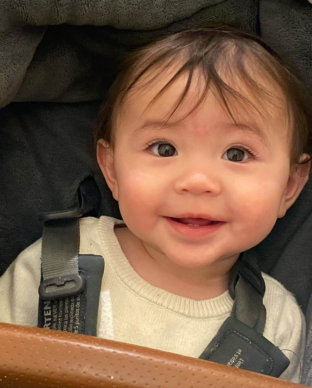 DOMINIQUE ANSEL BAKERYさんのインスタグラム写真 - (DOMINIQUE ANSEL BAKERYInstagram)「The first little steps… the first excited claps…the first time learning how to climb down safely. It’s been a week of milestones for Mei Mei. And the rest is all smiles. #eliseansel」12月13日 12時38分 - dominiqueansel