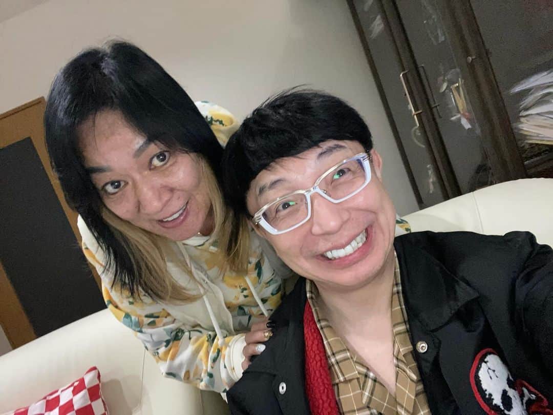 木下博勝さんのインスタグラム写真 - (木下博勝Instagram)「おはヨネスケ 今日は遅くなりました。すみません。 久しぶりに、麻布十番でナースの仕事をしました。 医師は別にいて、僕はナースだけ。 久しぶりで、死にそう、イライラ、普段のナースはこんなに大変なのが、良く分かりました。 昨日は、令和の虎の収録があって、終わって飛び出しで、さいたま新都心へ。流石に、20時頃の診療はフラフラに。（笑） 令和の虎は、益々パワーアップしている感じがします。 毎回、収録の時は、ワクワクして楽しみです。 薬が無い！をyahoo newでも取り上げて頂きまして、有難う御座いました。  夜は、医師会長に保険診療に関して講義をして頂きます。  麻布十番ジャガークリニック、さいたま新都心ジャガークリニックで一緒に、地域の為、国の為、自分の為に、働いて頂ける、看護師、医療事務の方を急募です。 当院の理念に賛同して頂けるドクターも募集中です。 宜しくお願い申し上げます。  クリニックのHPをご覧頂くか、saitamajaguar@gmail.com までご連絡お願い申し上げます。  #JJ  #大維志 #さいたま新都心ジャガークリニック #さいたま新都心　#北与野　 #さいたまスーパーアリーナ #さいたま市　#中央区　#与野　#さいたま県 #小児科　#内科　#外科 #ジャガーファミリー #ジャガー横田 #東麻布 #麻布十番 #麻布十番ジャガークリニック #港区 #木下博勝 #開業と言えば南山堂」12月13日 13時29分 - hirokatsu_kinoshita