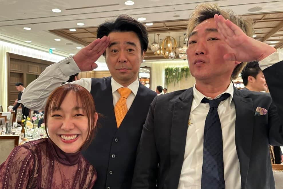 須田亜香里さんのインスタグラム写真 - (須田亜香里Instagram)「山本さん、未姫ちゃん 改めてご結婚おめでとうございます💖  たくさん笑って泣いて笑った結婚披露宴。 物凄く心がこもっていて、幸せいっぱいな気持ちになりました。 みきちゃんの全てが可愛かった🥰 普段現場でお世話になっている皆様にもたくさん会えたり、同じテーブルの皆様とも和気藹々と…安心感のある楽しい時間でした☺️ AKBメンバーとは歌って踊りました！！ 山本さんのYouTubeには、その様子が載るようです🤭」12月13日 13時53分 - akarisuda