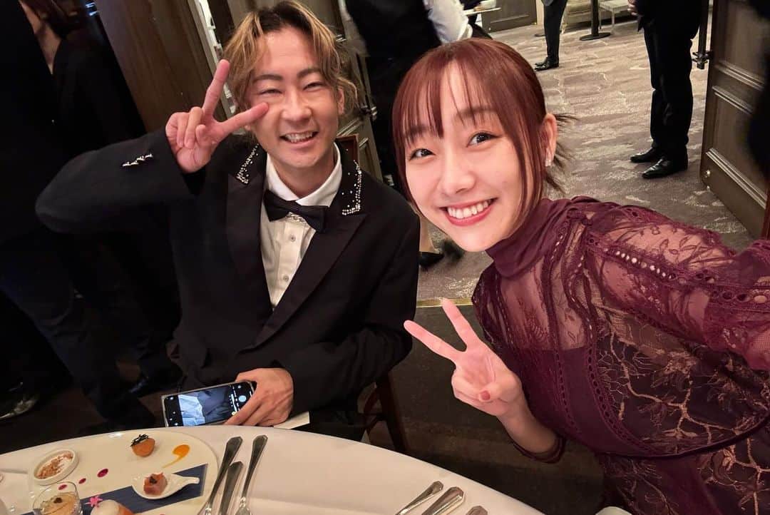 須田亜香里さんのインスタグラム写真 - (須田亜香里Instagram)「山本さん、未姫ちゃん 改めてご結婚おめでとうございます💖  たくさん笑って泣いて笑った結婚披露宴。 物凄く心がこもっていて、幸せいっぱいな気持ちになりました。 みきちゃんの全てが可愛かった🥰 普段現場でお世話になっている皆様にもたくさん会えたり、同じテーブルの皆様とも和気藹々と…安心感のある楽しい時間でした☺️ AKBメンバーとは歌って踊りました！！ 山本さんのYouTubeには、その様子が載るようです🤭」12月13日 13時53分 - akarisuda