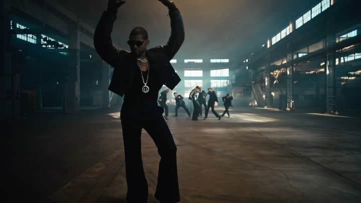 アッシャーのインスタグラム：「Just a little tease 😏 ‘Standing Next To You (Usher Remix)’ @bts.bighitofficial #JungKook Official Music Video OUT FRIDAY」