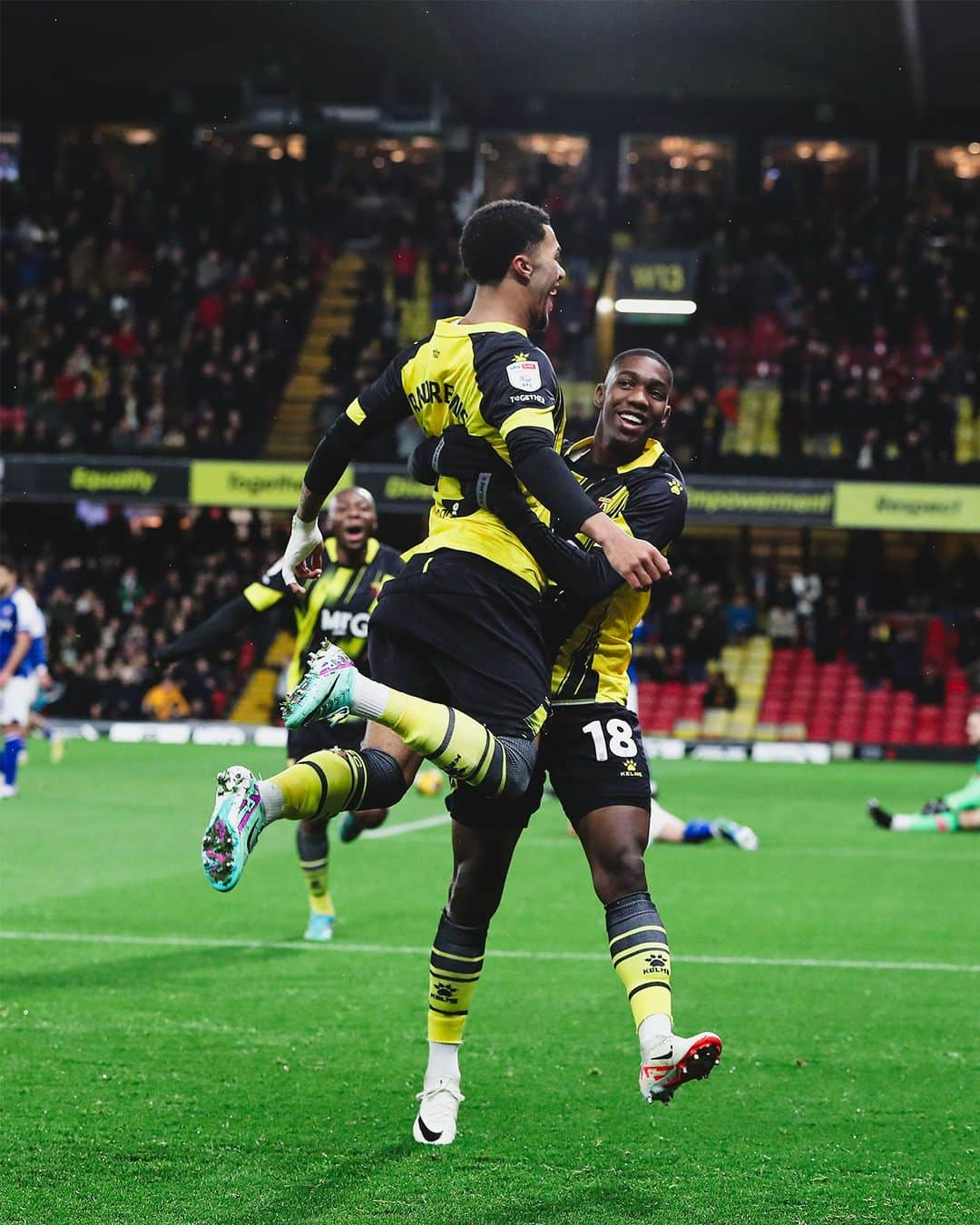 ワトフォードFCのインスタグラム：「Level at the break.   #WatfordFC」