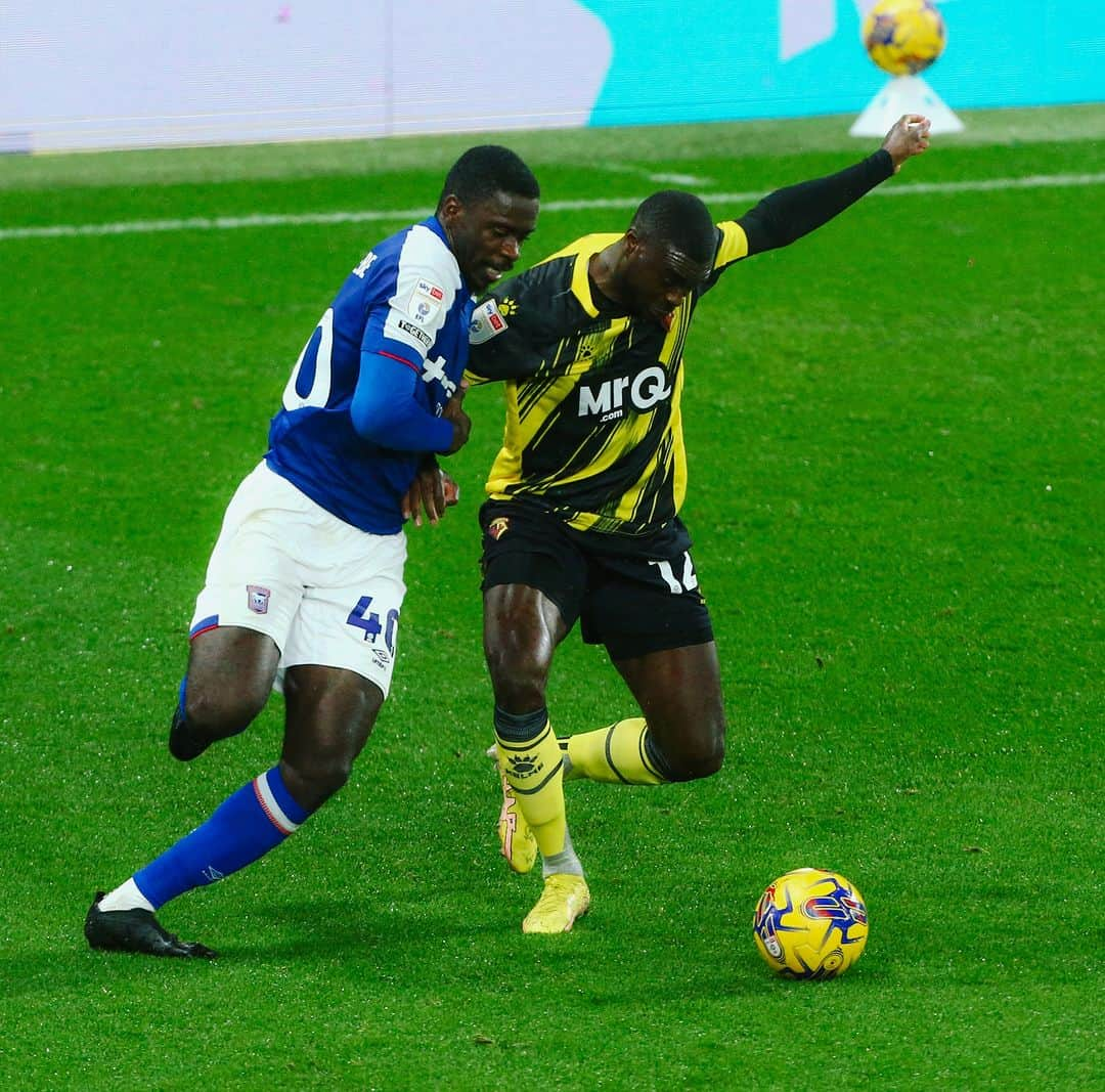 ワトフォードFCさんのインスタグラム写真 - (ワトフォードFCInstagram)「A real battle this evening! 🥊」12月13日 6時14分 - watfordfcofficial