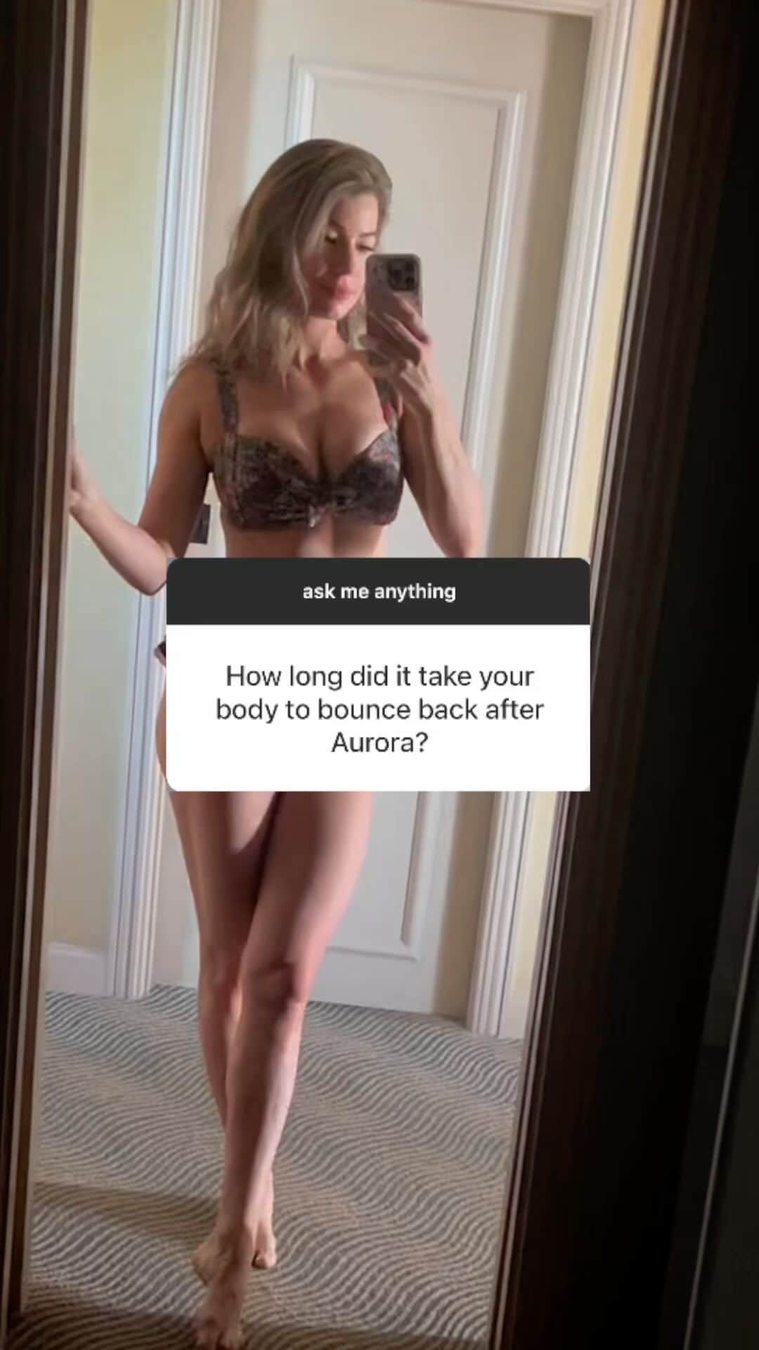 アンナ・ニコル・スミスのインスタグラム：「How would you rephrase that question?  For now I could just come up with “how long did it take me to achieve my postpartum fitness goals” but I’d love to hear your take on that question!!  This journey is so unique to every person. So many factors will impact when you achieve that goal, and we all have different goals!  Also, I’m not entirely sure how “unique” my situation was with Aurora refusing to latch and refusing formula and needing to exclusively pump for a year, and me not being able to risk even the tiniest dip in supply.   Did anyone else experience that?   My postpartum journey with baby 2 is still in progress… and while our feeding journey is going MUCH better, sleep isn’t 😅   It’s always such a scary topic to talk about publicly (if you didn’t know… baby sleep is *very* controversial) but what I will say is sleep is SO important and has been the biggest roadblock in me really getting back to working out consistently as I hoped.  Who else is on their postpartum fitness journey?  #postpartum #fitness #annavictoria」