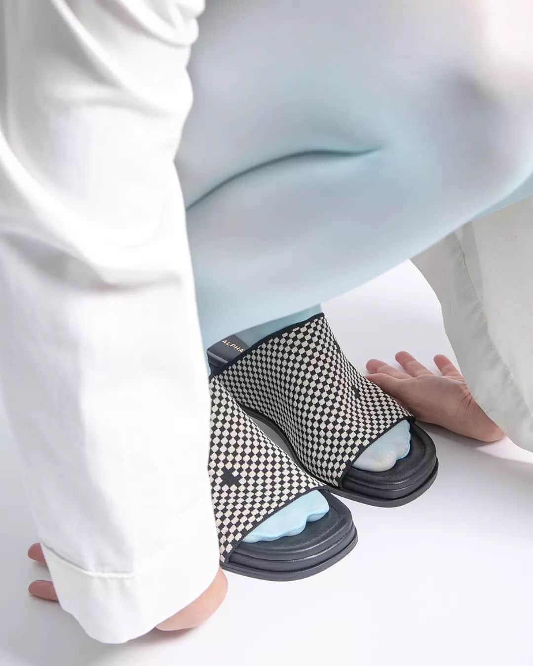 アルファ60のインスタグラム：「Have you met our Lexi Slides?  An easy slip-on style with custom technical 3D knit and enhanced comfort to keep you on your feet all summer long. Shop in store and online」