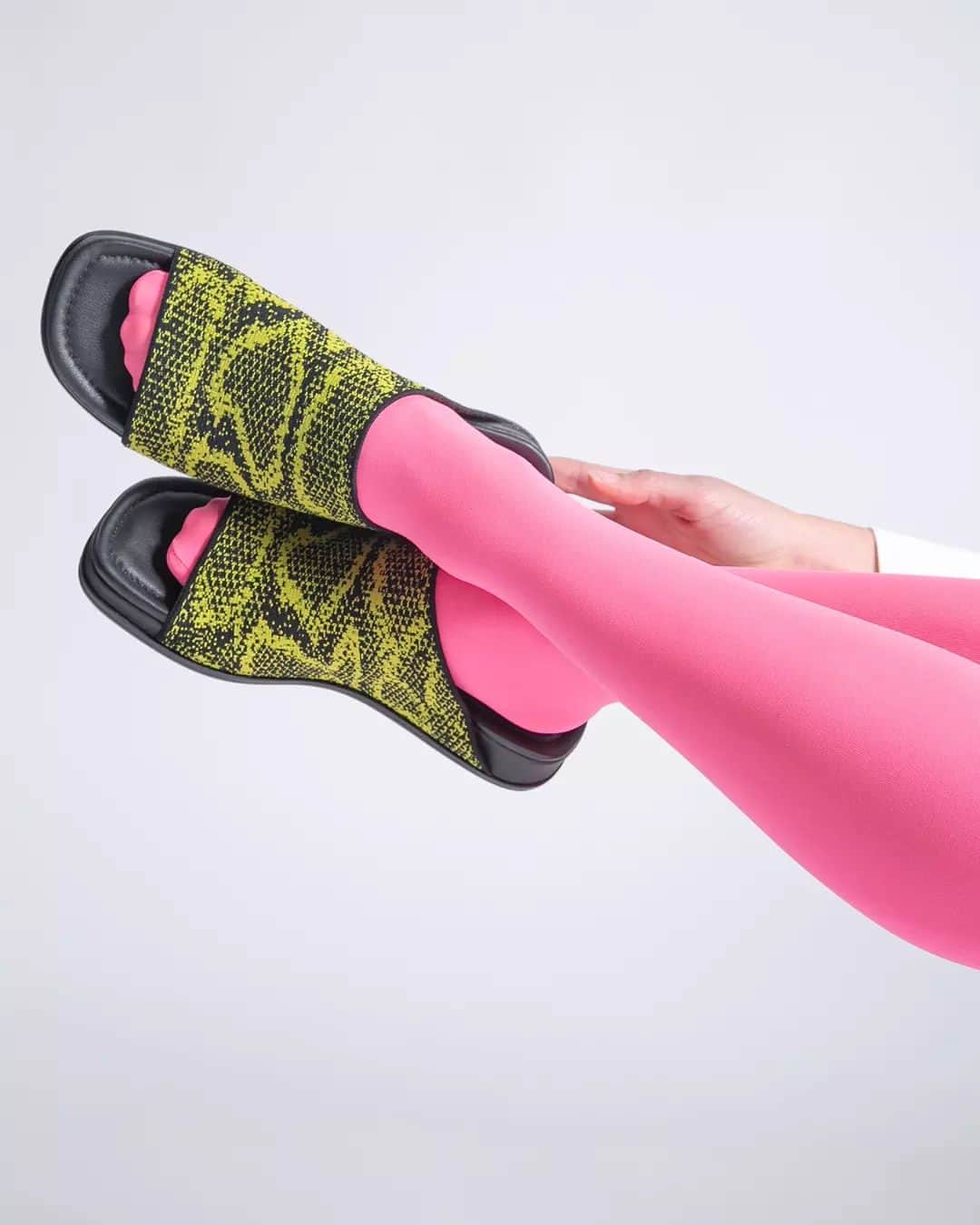 アルファ60さんのインスタグラム写真 - (アルファ60Instagram)「Have you met our Lexi Slides?  An easy slip-on style with custom technical 3D knit and enhanced comfort to keep you on your feet all summer long. Shop in store and online」12月13日 6時22分 - alpha60thelabel