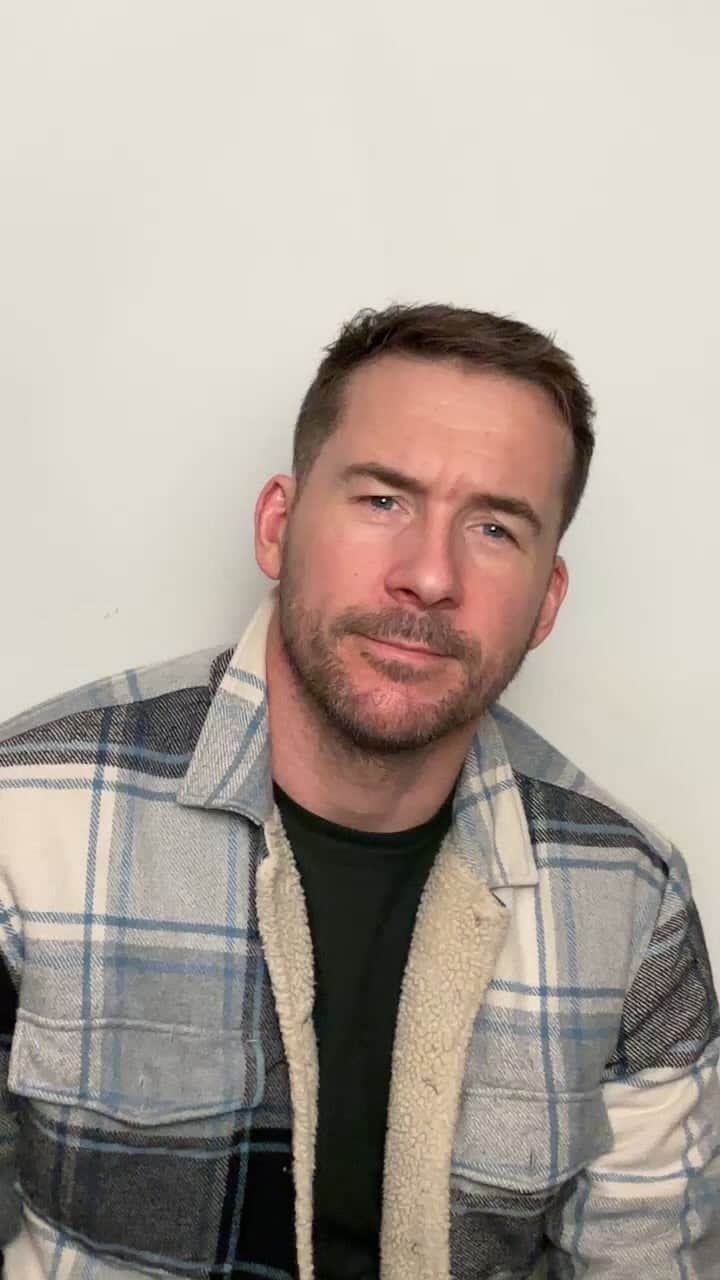 バリー・スローンのインスタグラム：「Streamily Live  December 12th」