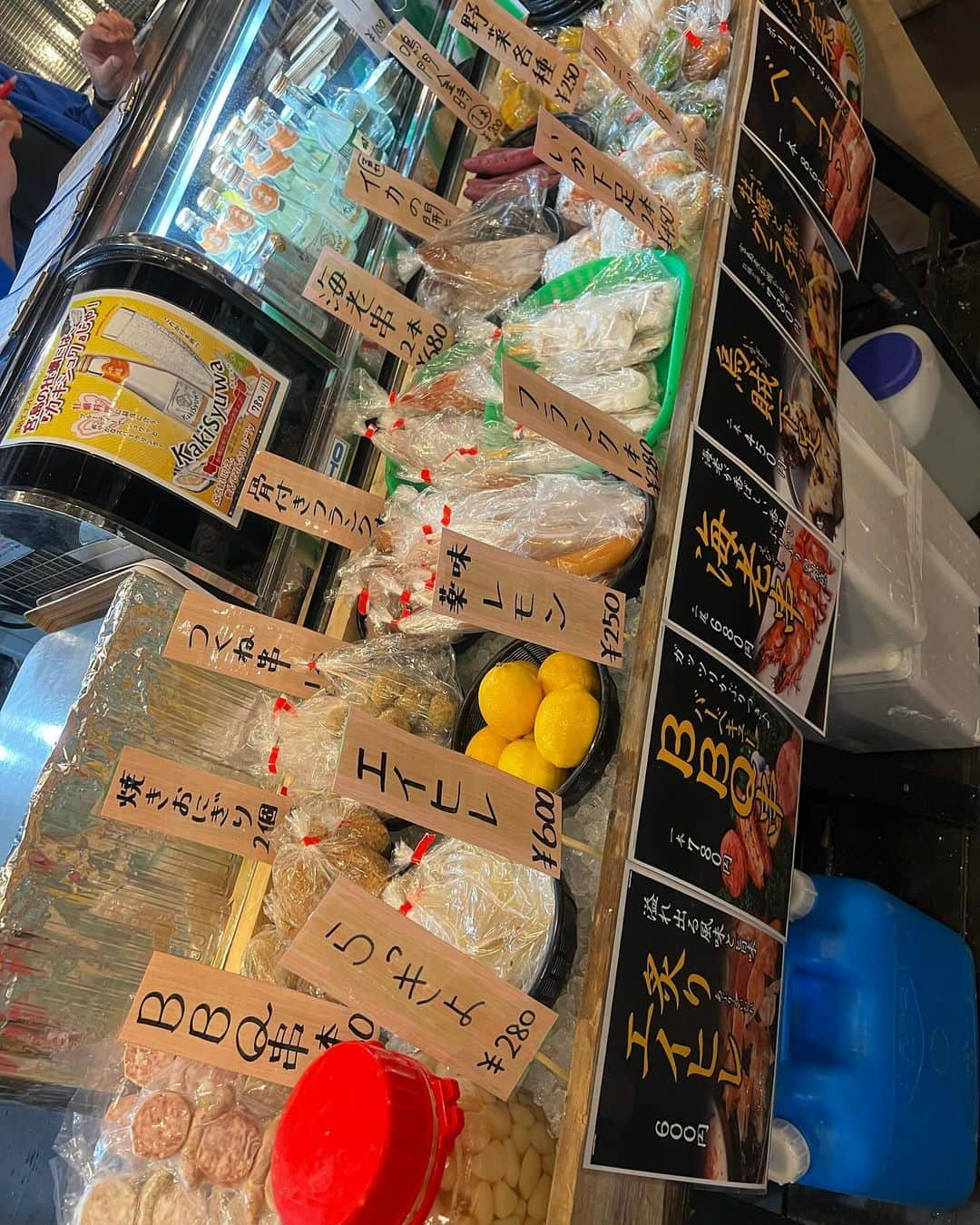 ののさんのインスタグラム写真 - (ののInstagram)「大阪の牡蠣小屋で広島産牡蠣食べ放題🦪  牡蠣の美味しいシーズンのみ営業している本物のカキ小屋スタイルで、毎朝水揚げされた新鮮な牡蠣がお店に届いているんだって✨ 牡蠣がたっぷり入った釜飯とはまぐりと牡蠣のお味噌汁もおすすめ✨  PR『かき小屋本舗 牡蠣舟』 @bbqbin123   地下鉄阿波座駅徒歩5分 所在地　大阪市西区土佐堀3-5 電話　06-7656-1924  営業時間 平日　17:00~22:30 土日祝11:00~22:00 ※ L.O.は30分前まで 定休日　12/14  年内12/25まで新年度1/4〜営業  #かき小屋本舗#牡蠣小屋#牡蠣船#大阪牡蠣#大阪牡蠣小屋 #大阪グルメ#大阪ディナー#大阪居酒屋#牡蠣#阿波座#大阪#阿波座グルメ#阿波座ディナー」12月13日 7時17分 - nonoko0309